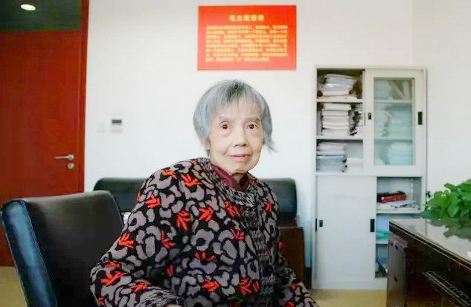 黃令儀於年初獲「夏培肅獎」，肯定她對中國芯片研發的貢獻。 （龍芯中科微博圖片）