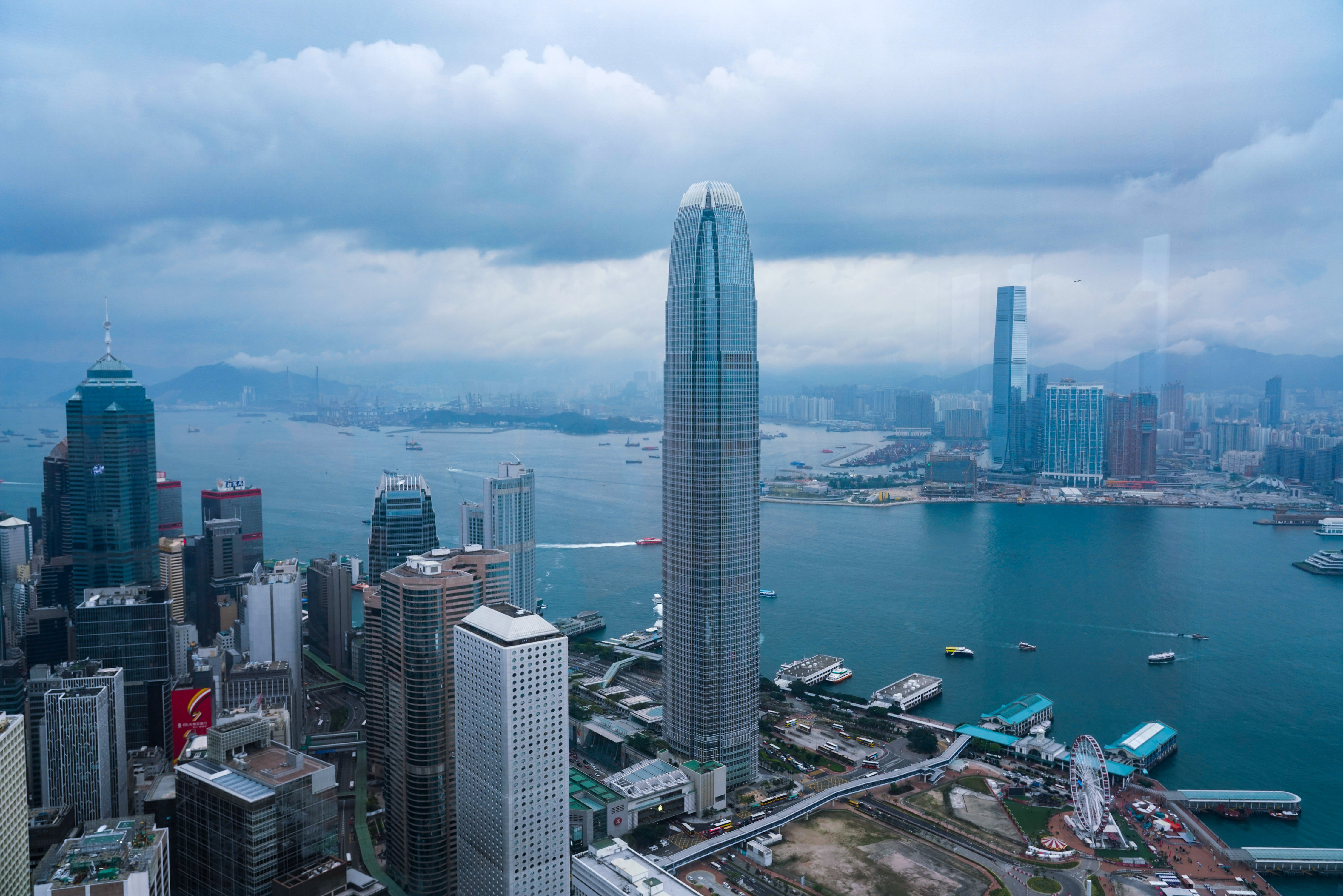第28期《全球金融中心指數》報告，香港名列全球第五位，整體評分和排名較3月上升，顯示香港金融體系仍堅韌穩健。（香港中通社圖片）
