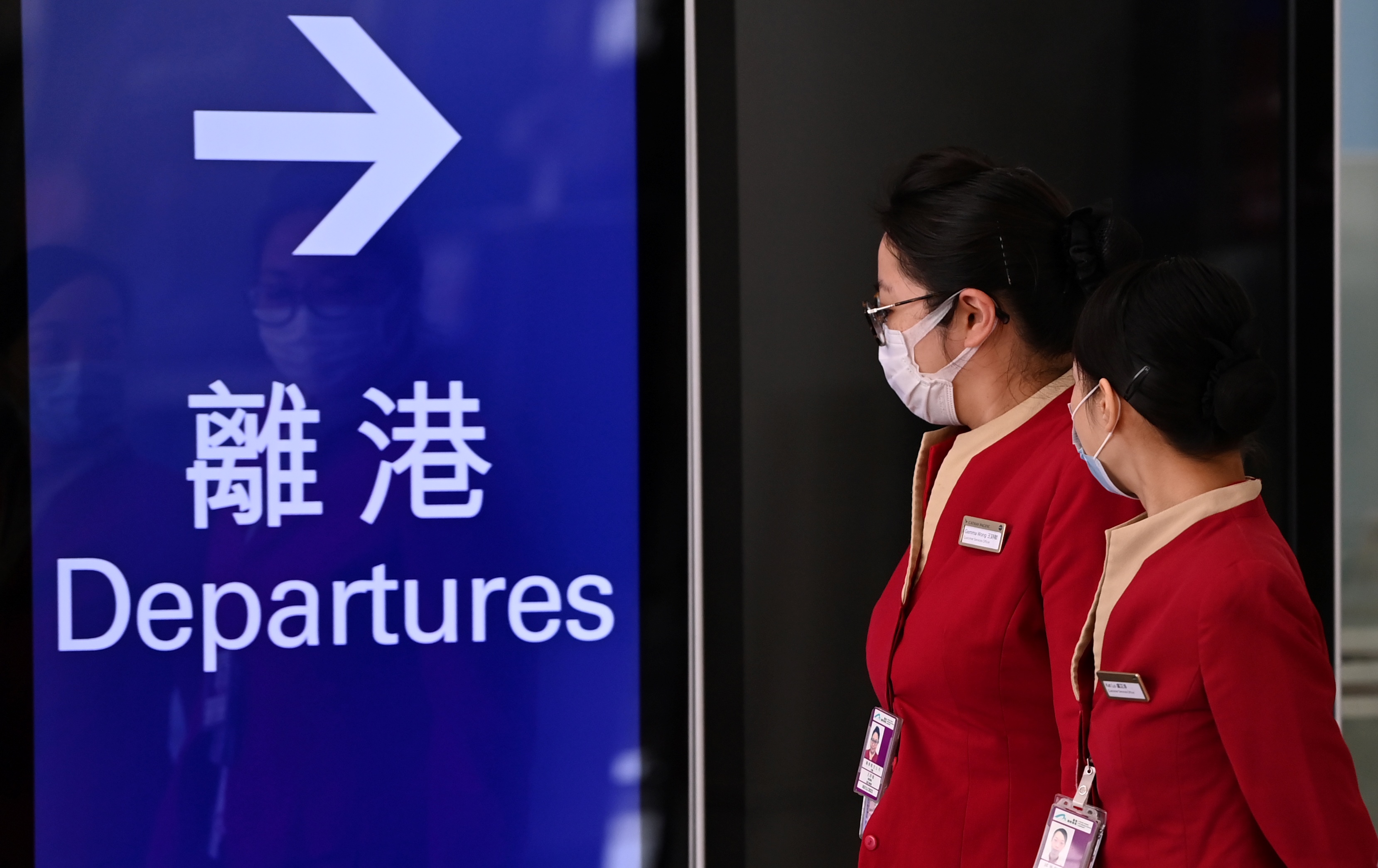 國泰一口氣炒5300個香港員工，令市民擔心大批空姐空少前路。（法新社資料圖片）