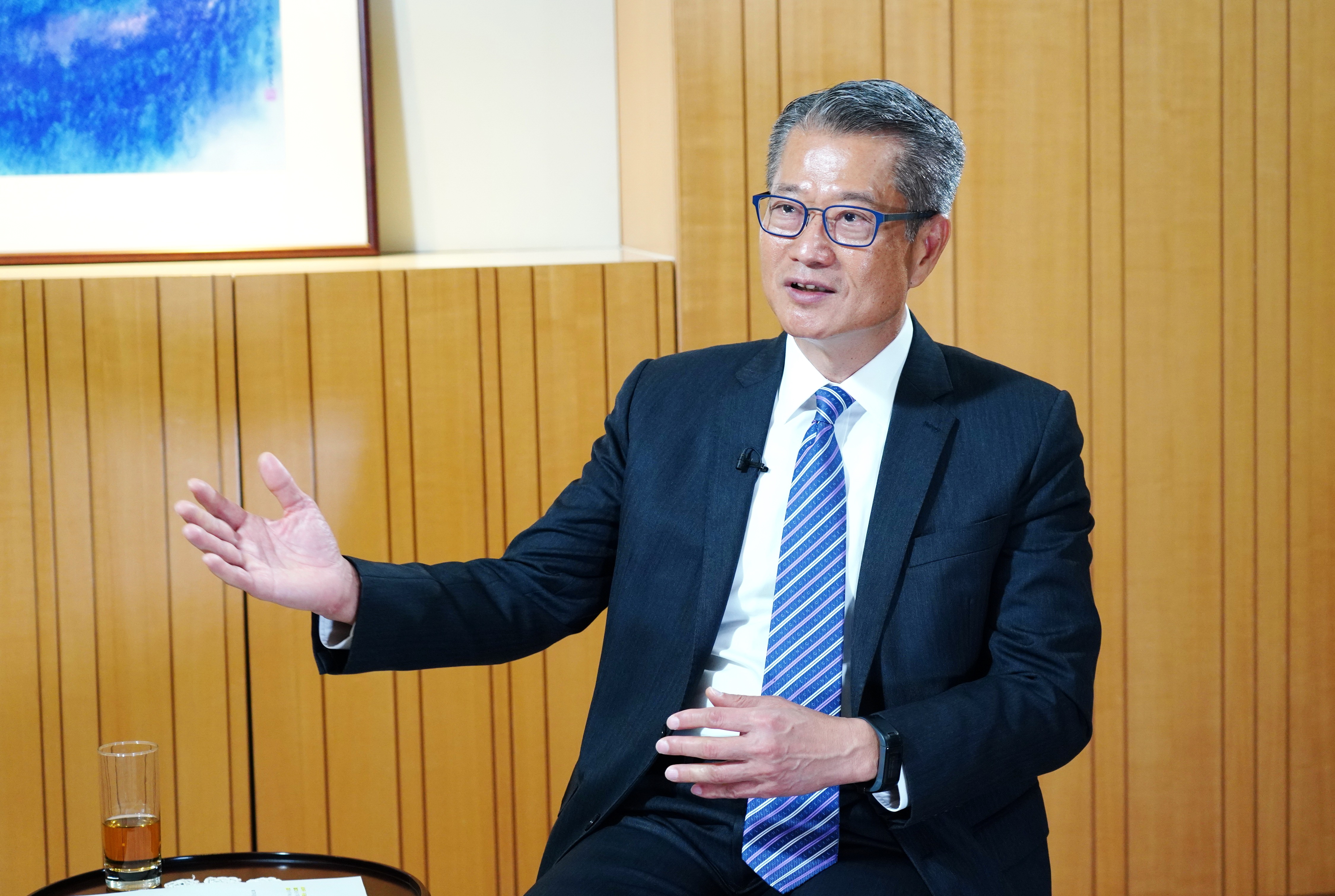 陳茂波稱，政府計劃建立穩健的規管架構，讓高質素虛擬資產交易商落戶香港，有助把握金融創新機遇。（中新社資料圖片）