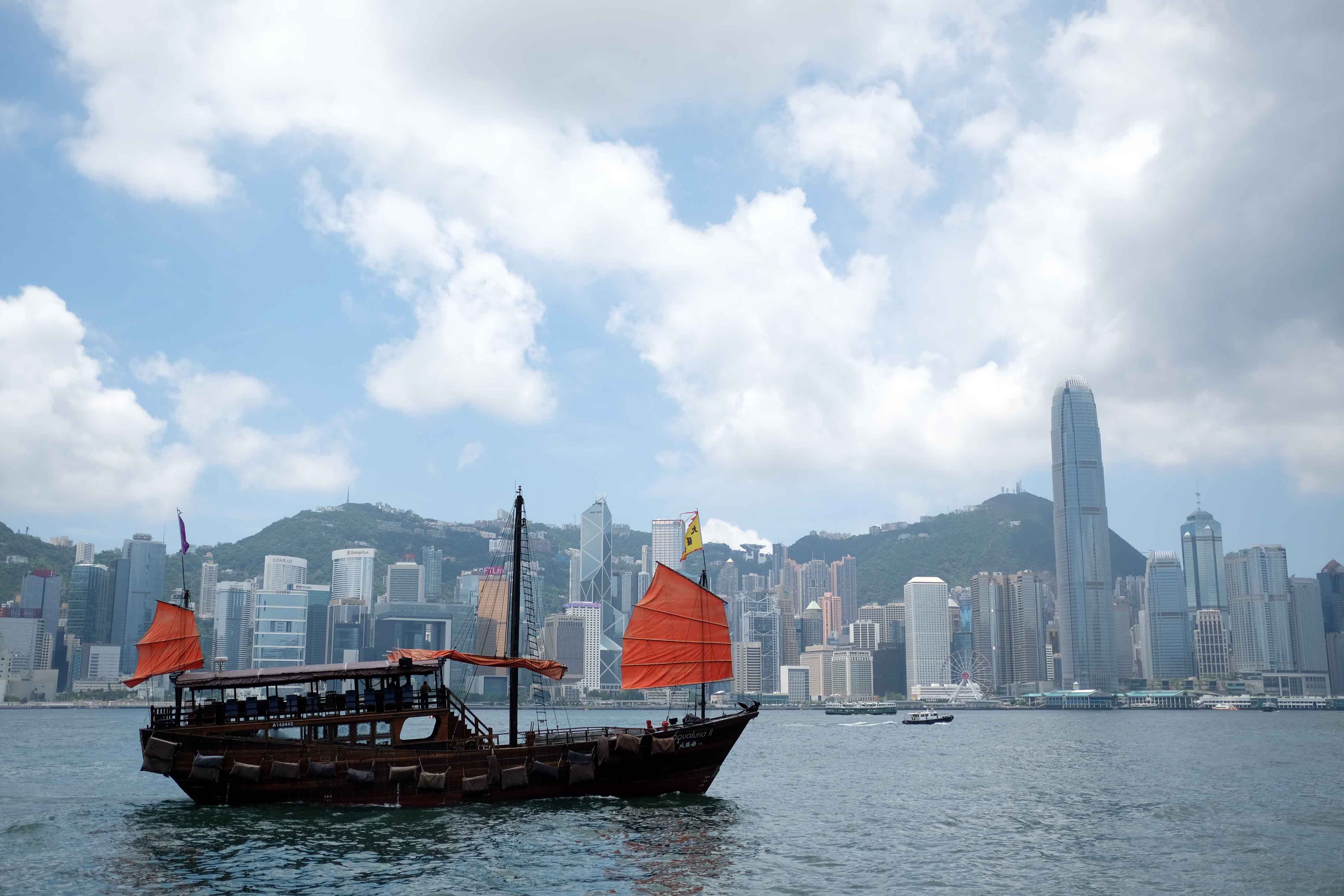 調查發現，82%受訪香港企業家表示，其公司在本港設有業務。（中通社資料圖片）