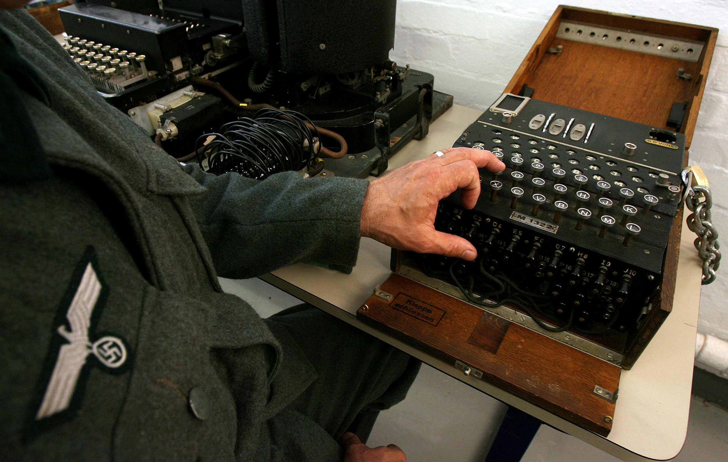 Enigma是一部二戰時期納粹軍隊使用的加密機器，每24小時更新一次密碼。（路透資料圖片）
