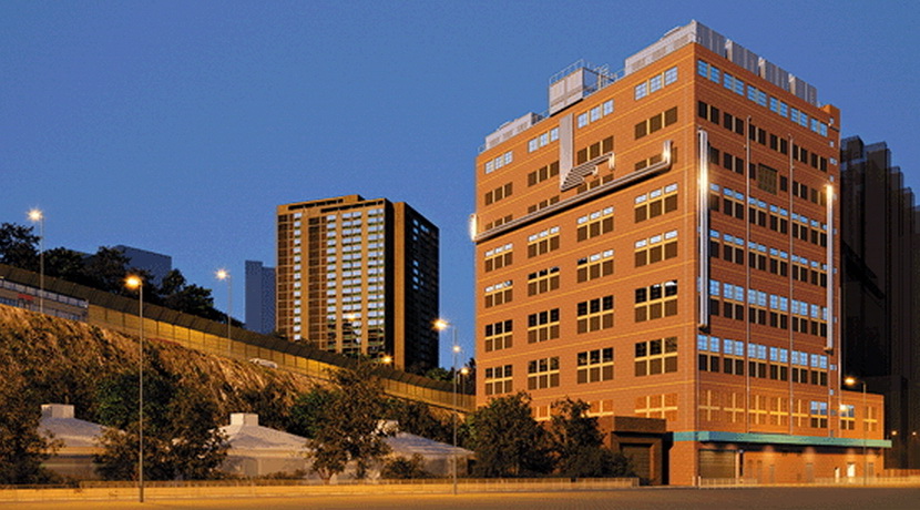 AirTrunk在本港的首個數據中心位於荃灣，由8層高的工業大廈改建而成。（網上圖片）
