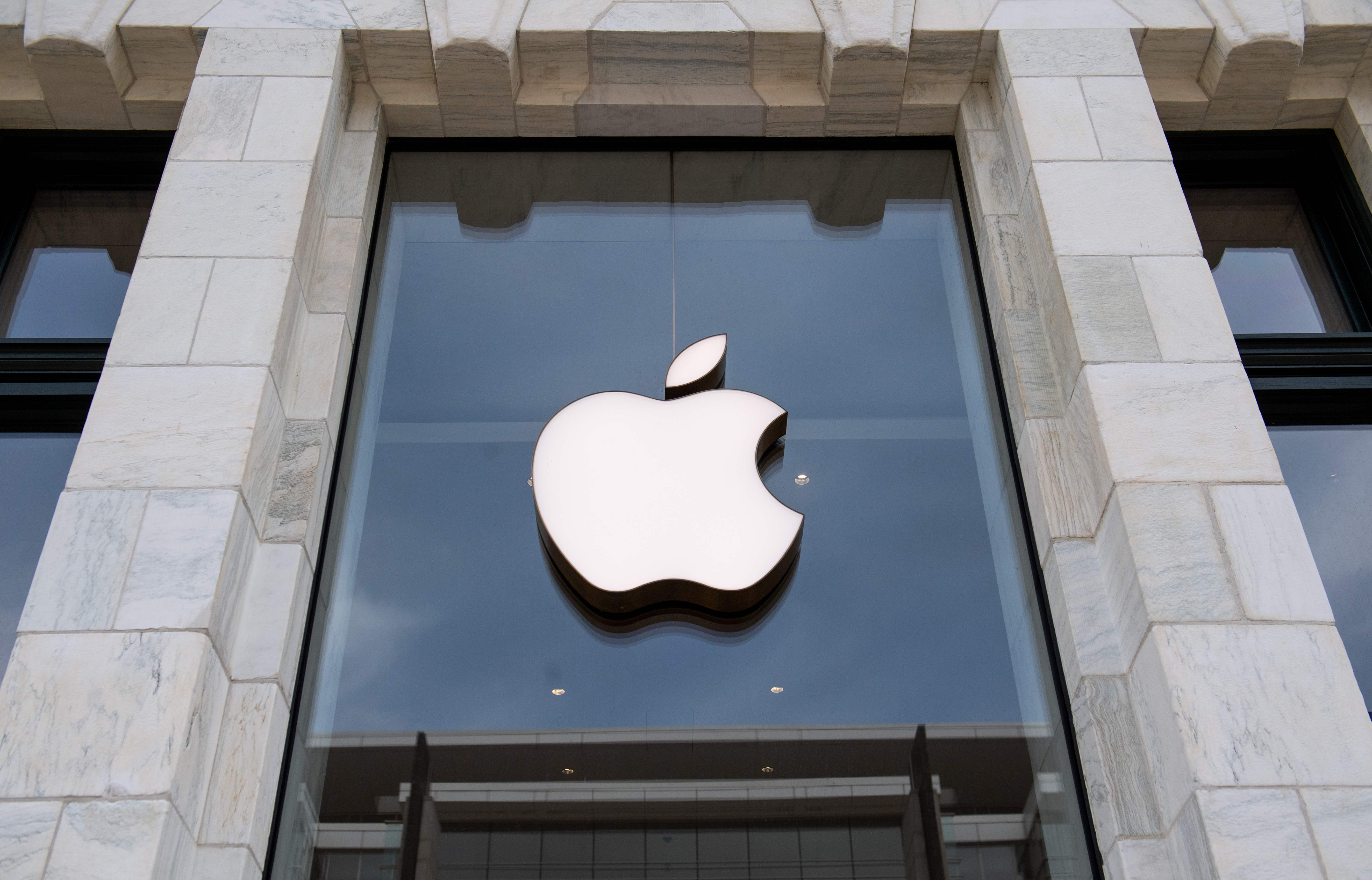 蘋果公司據報委託深圳的富士康，測試兩款摺疊手機的原型外殼。（法新社資料圖片）