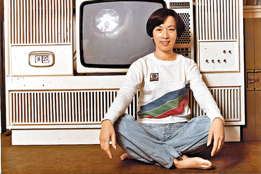 1974年 在TVB由低做起，周梁淑怡很快便負責全部節目採購及編排。