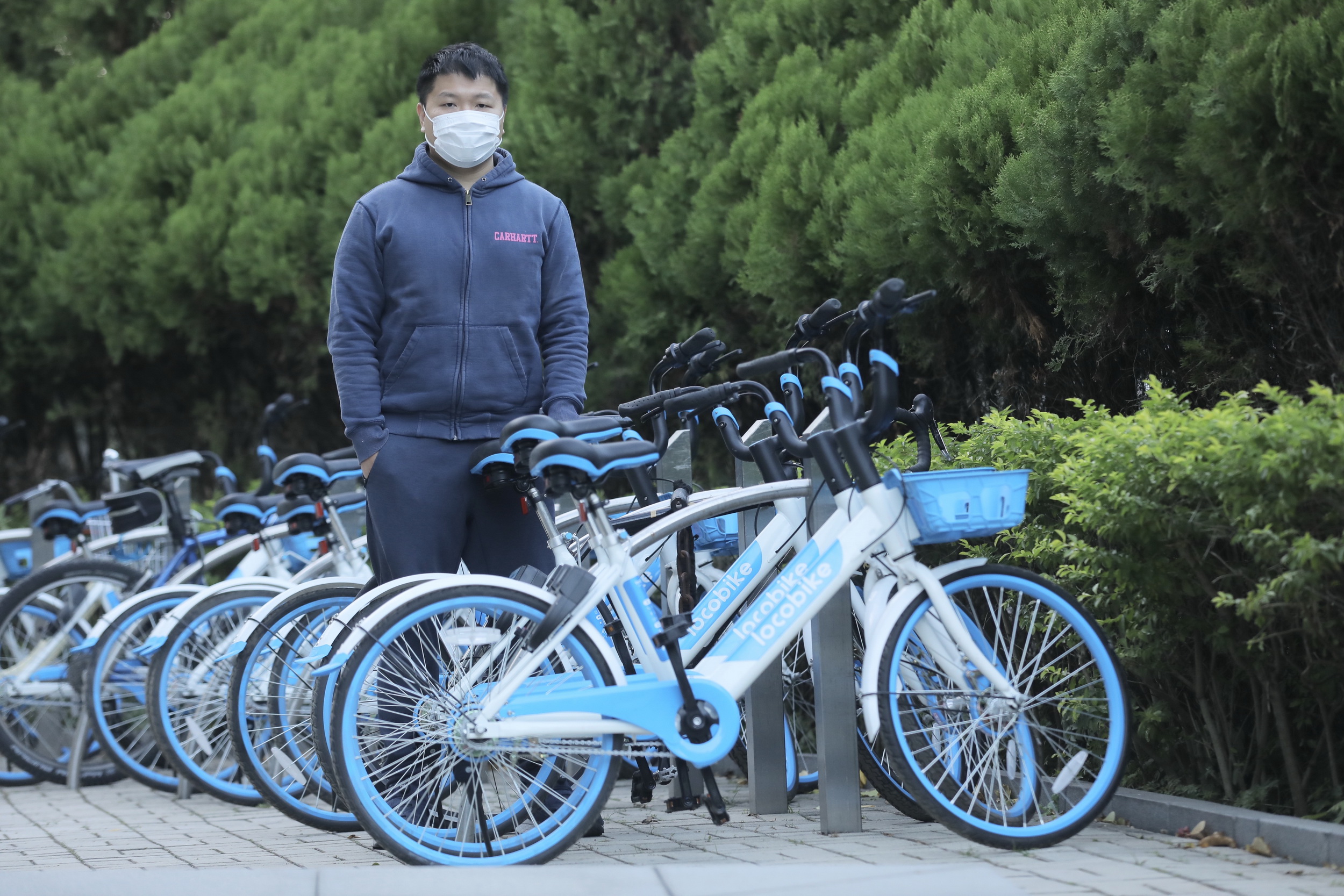 LocoBike是目前唯一活躍的共享單車公司，負責人程俊豪盼政府增加公眾泊位。（黃俊耀攝）
