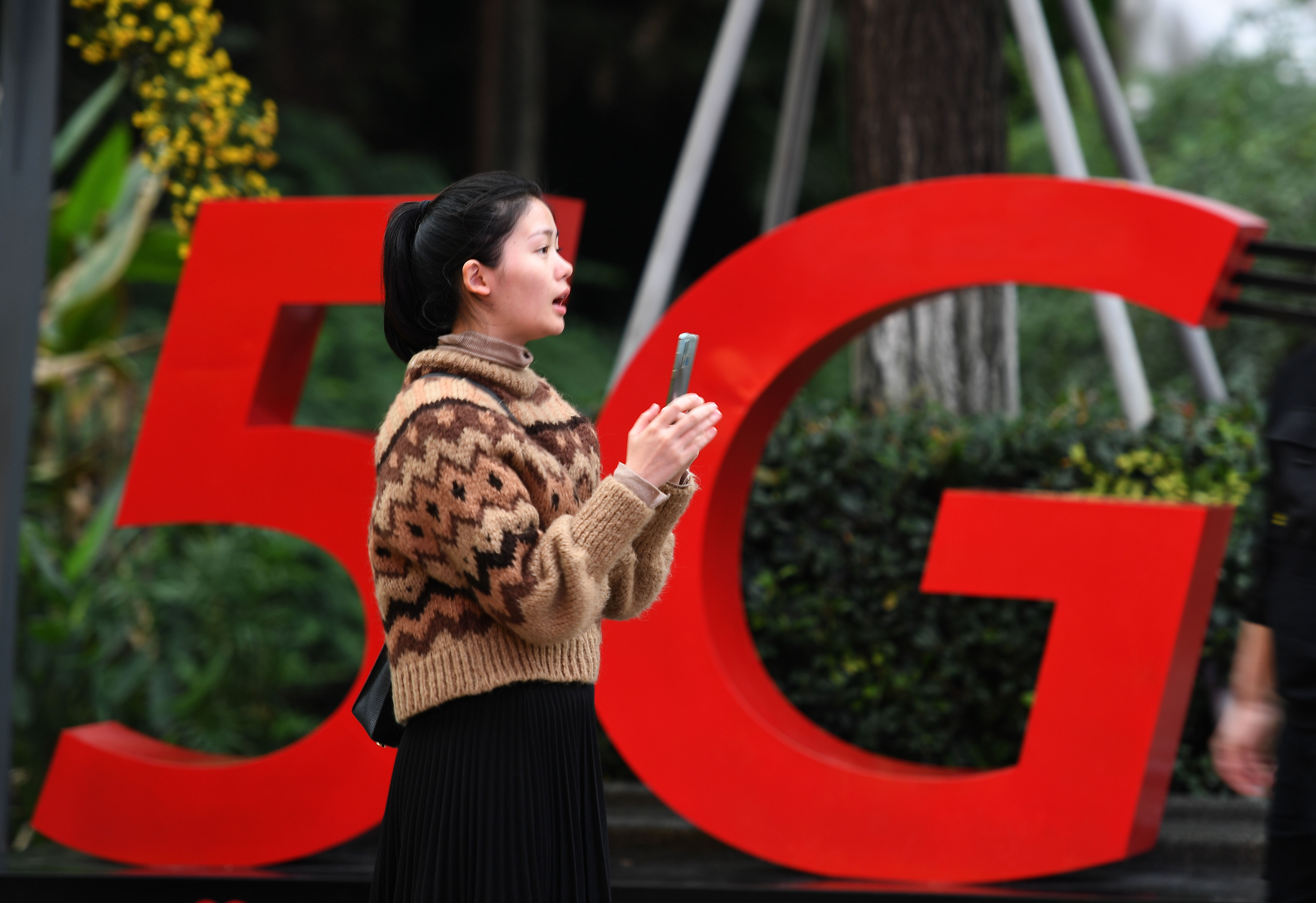 Opensignal從5G連線網速、體驗、覆蓋率及增長幅度等範疇，分析全球5G市場實況。　（中新社資料圖片）