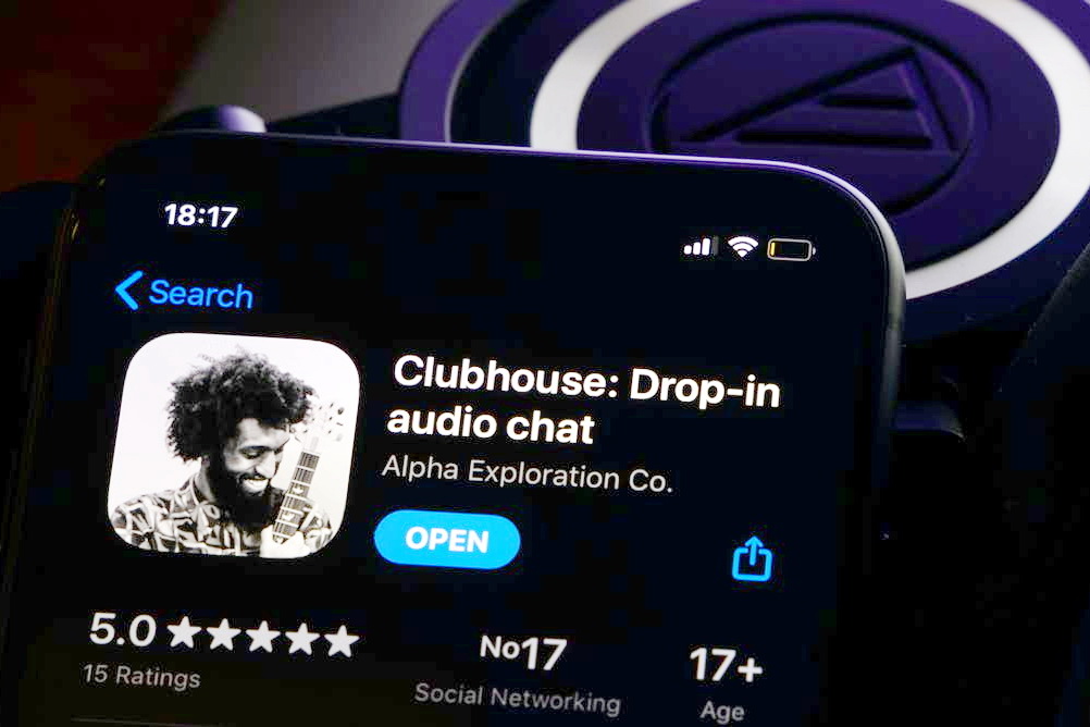 Clubhouse能讓幾百人在同一「房間」對話，聲音毫無遲滯，技術勝人一籌，有望成為聲音社交媒體一哥。（網上圖片）