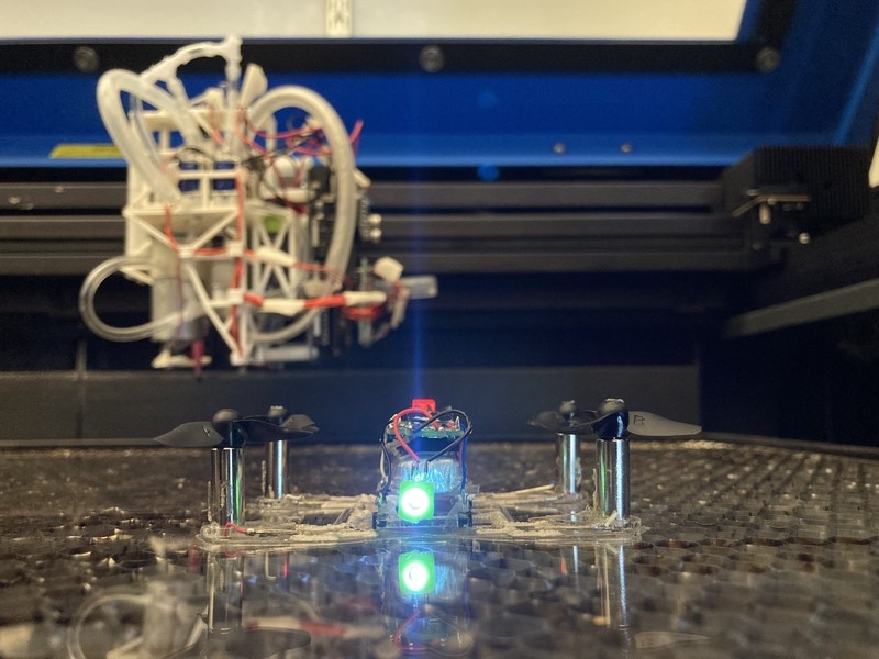 MIT CSAIL研發新系統LaserFactory，一站式訂造打印高端電子設備。（MIT CSAIL網上圖片）