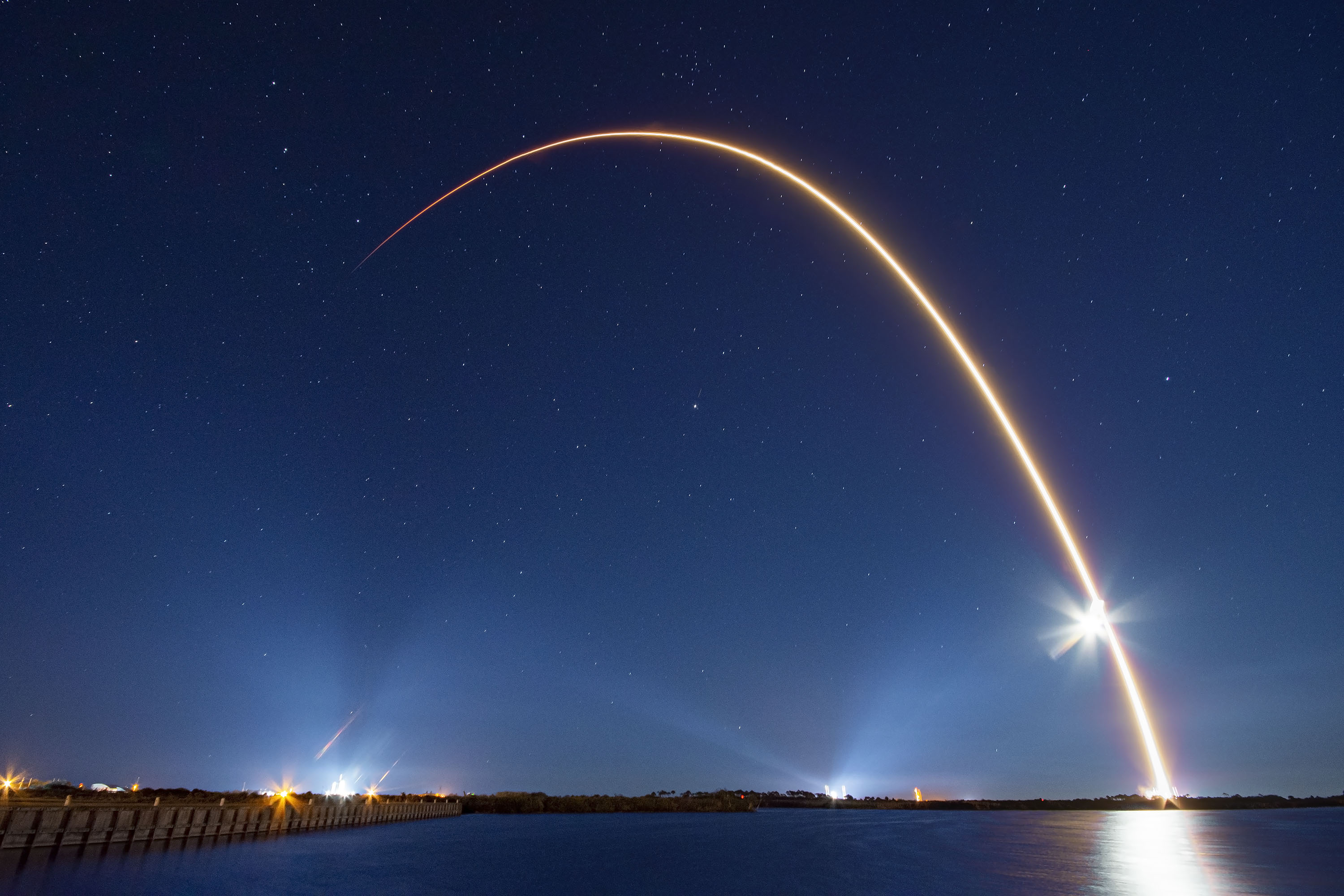 目前為止，SpaceX已把超過1000枚小型通訊衞星送入近地軌道。（Starlink網站圖片）