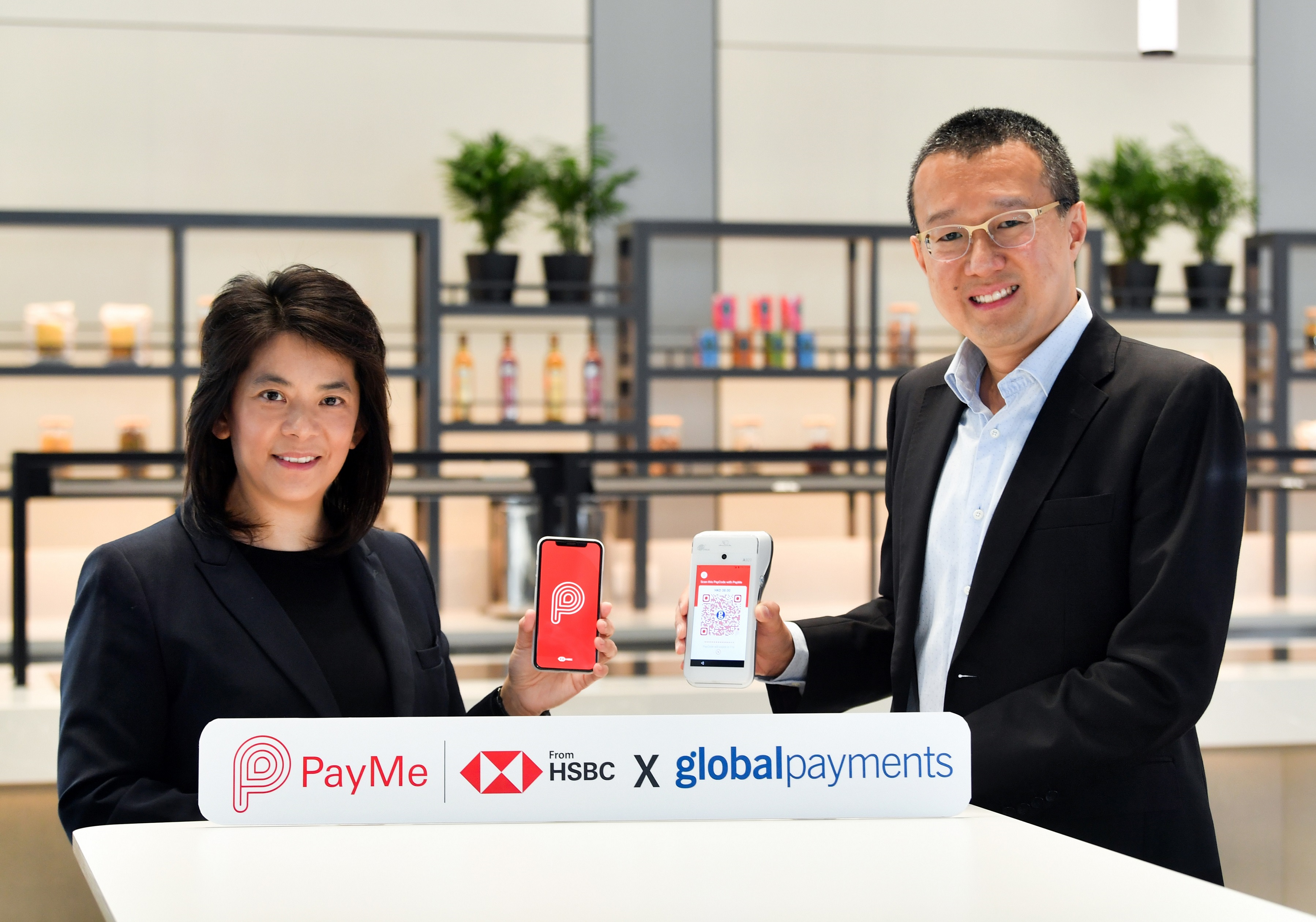 滙豐黃朱寶燕（左）表示，「PayMe」與環滙展開新的策略合作是拓展PayMe for Business商戶網絡的重要發展。（滙豐圖片）