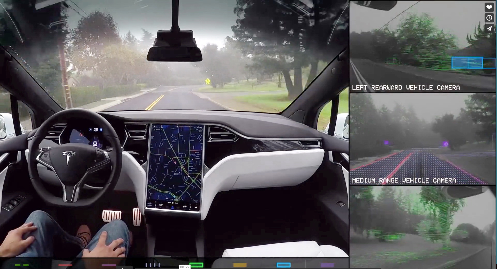 特斯拉一直強調，在自動輔助駕駛模式下，駕駛者仍需要手握軚盤。（Vimeo影片擷圖）