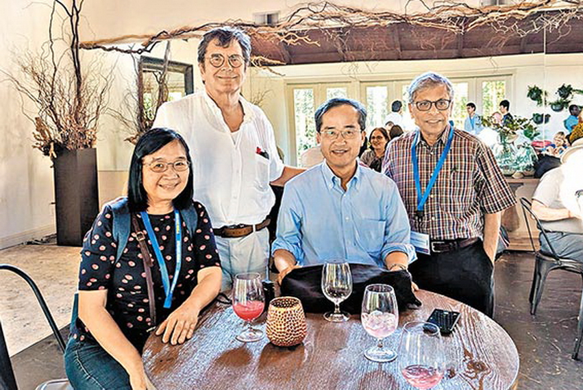 左起：劉紀美與半導體量子點之父Dieter Bimberg教授、Yasuhiko Arakawa教授及Bhattacharya教授合照。（受訪者圖片）