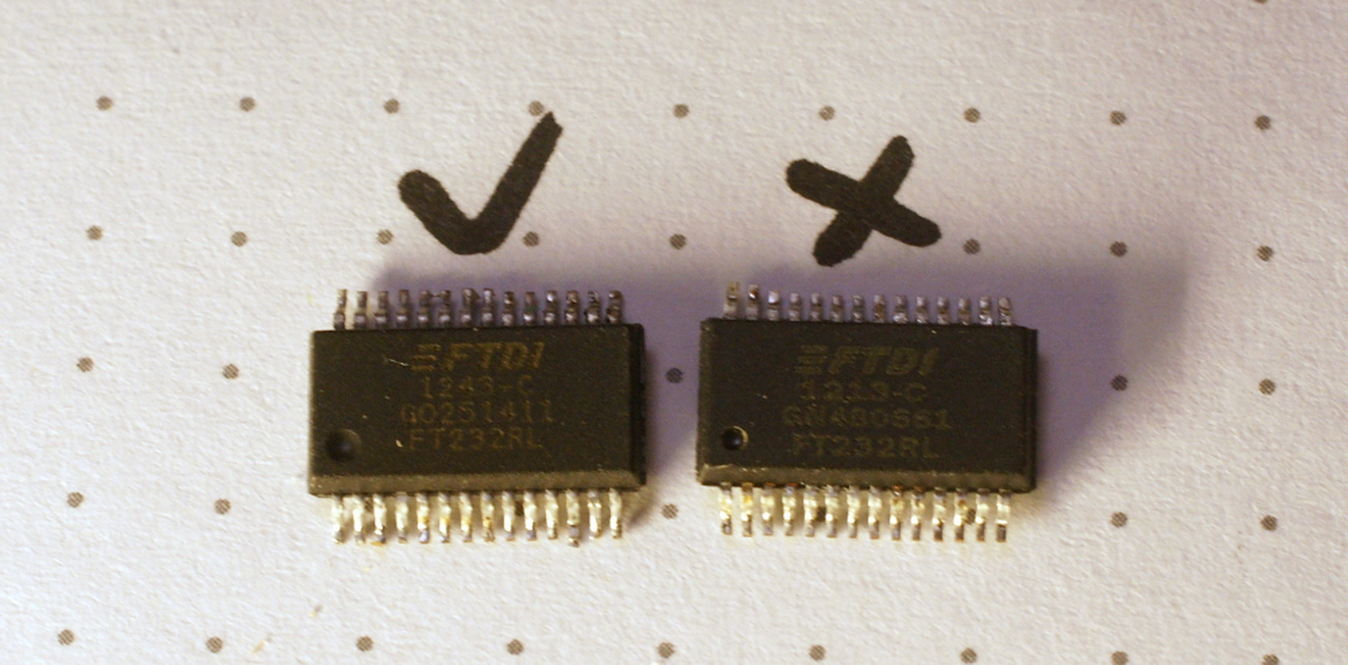 圖中的FTDI FT232RL晶片，真貨（左）以激光刻印字體，假貨（右）採用印刷貼字。（網上圖片）