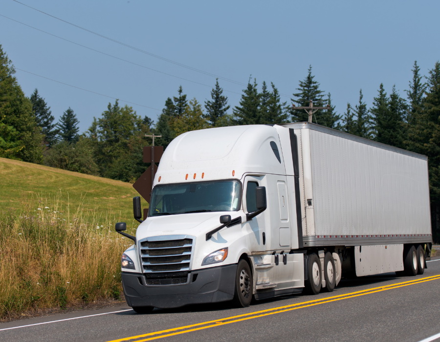 若磁化混凝土能為重型卡車充電，有望用於美國印第安納州的公路上。（INDOT網上圖片）