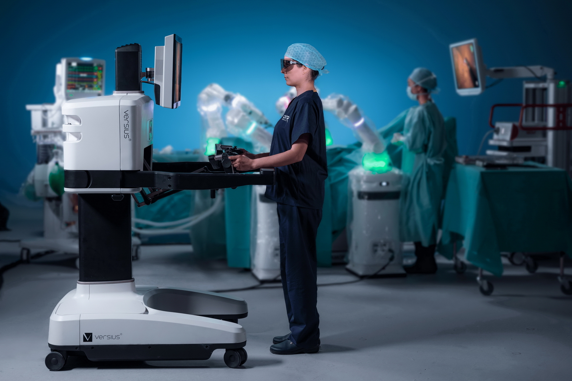 Versius機械臂結合三維影像，讓外科醫生做微創手術時，能看得更仔細。（CMR Surgical網上圖片）