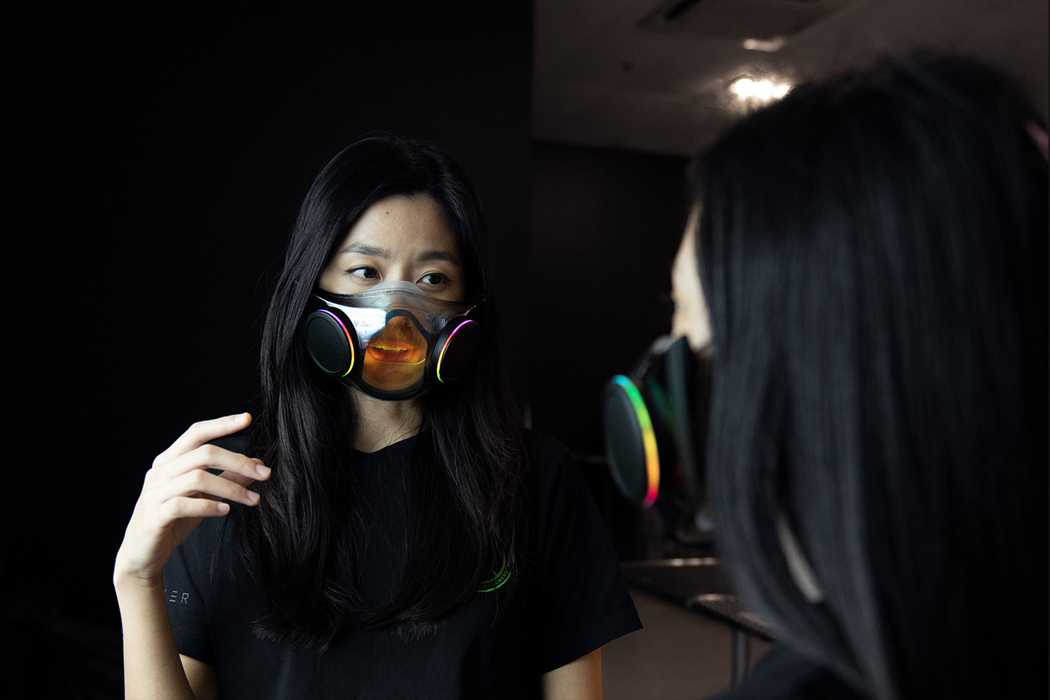 雷蛇研發的電動發光口罩Zephyr，正式公開接受報名測試。（雷蛇網上圖片）