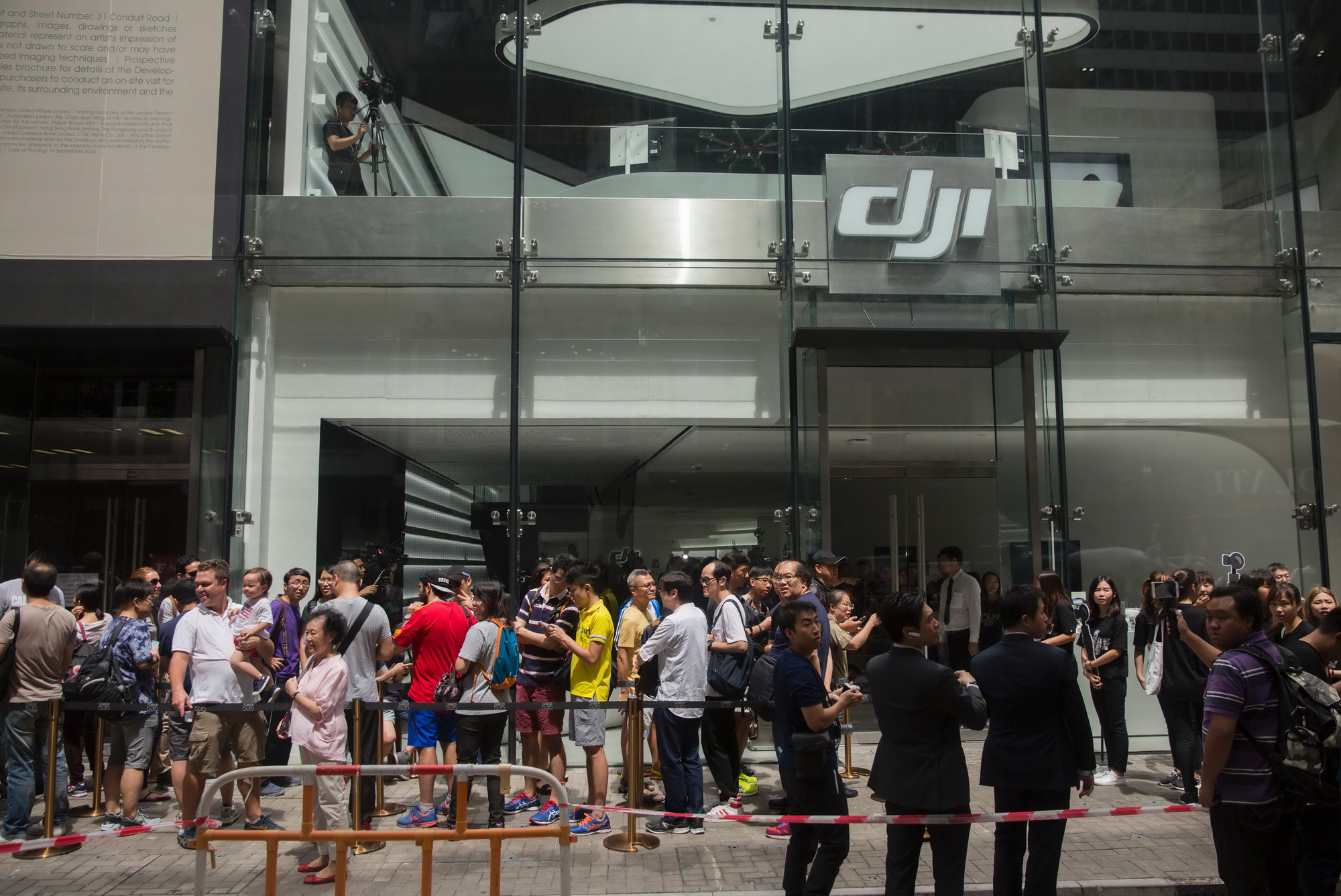 銅鑼灣的DJI旗艦店於2016年開幕，一度吸引市民排隊選購。（法新社資料圖片