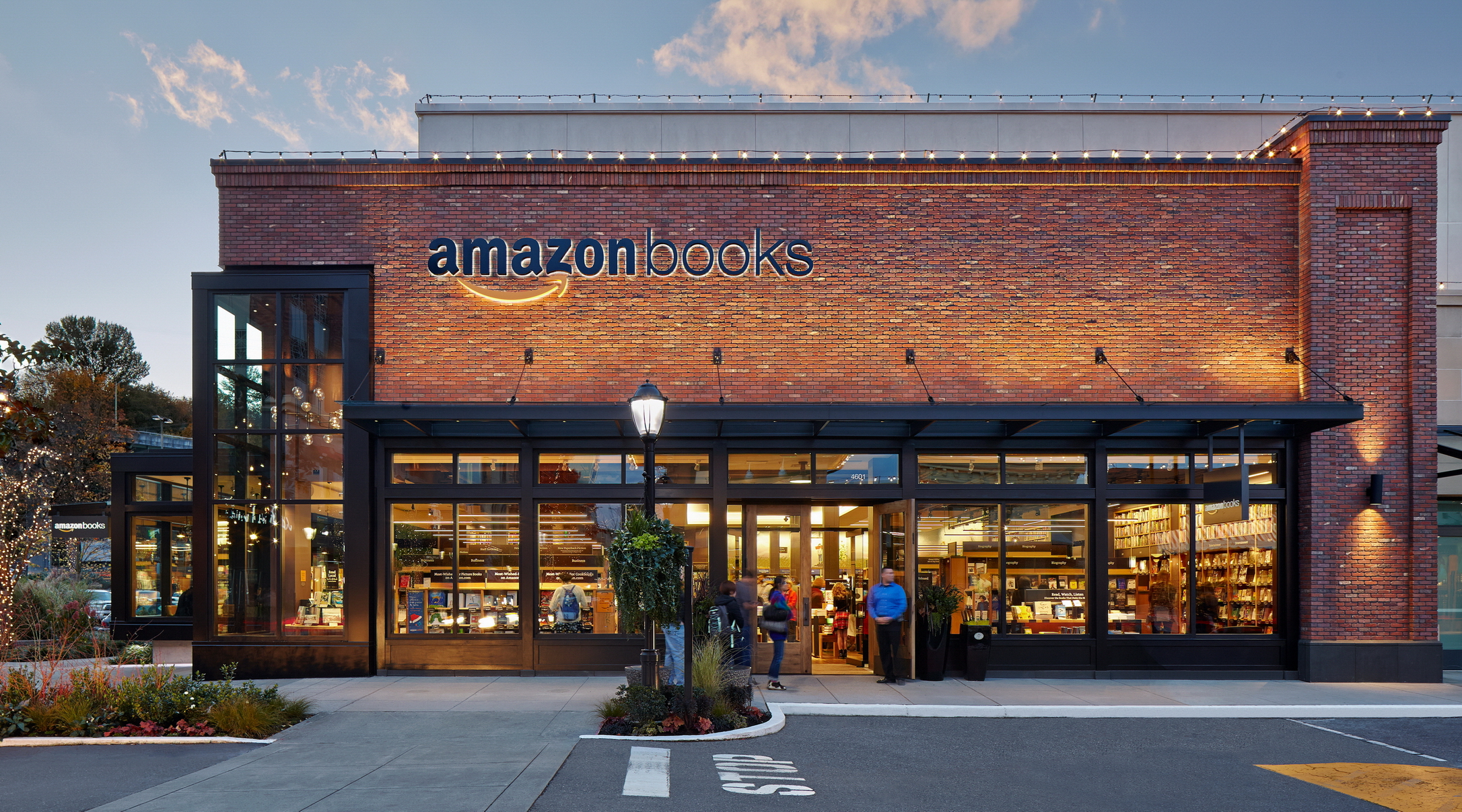 亞馬遜近年不斷搶攻實體零售，2015年開設首家書店。（亞馬遜網上圖片）