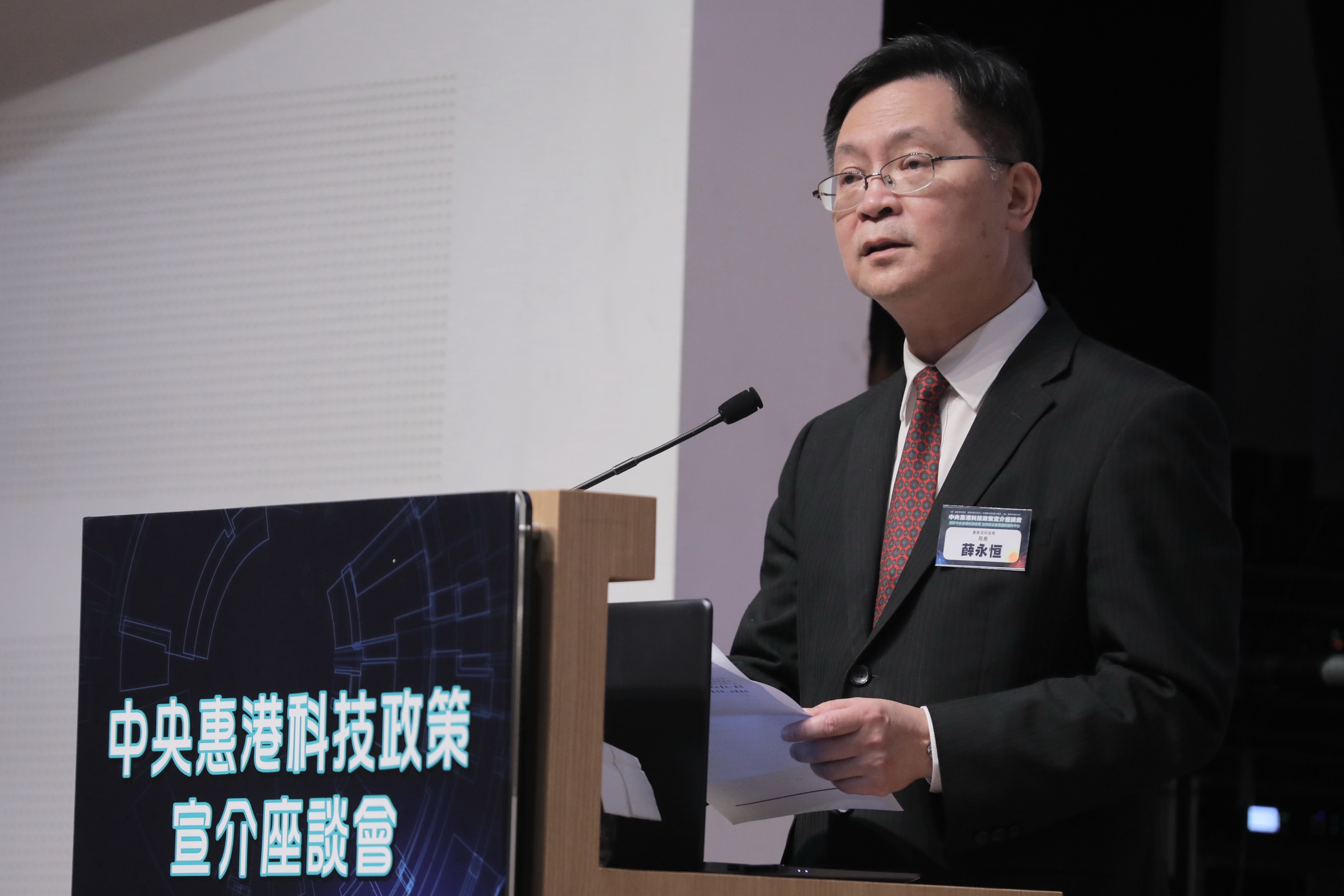 薛永恒表示，香港科技人士和專家加入中國科協全國學會及進入不同的專家庫，可讓香港科研界發揮所長，貢獻國家所需。（黃俊耀攝）
