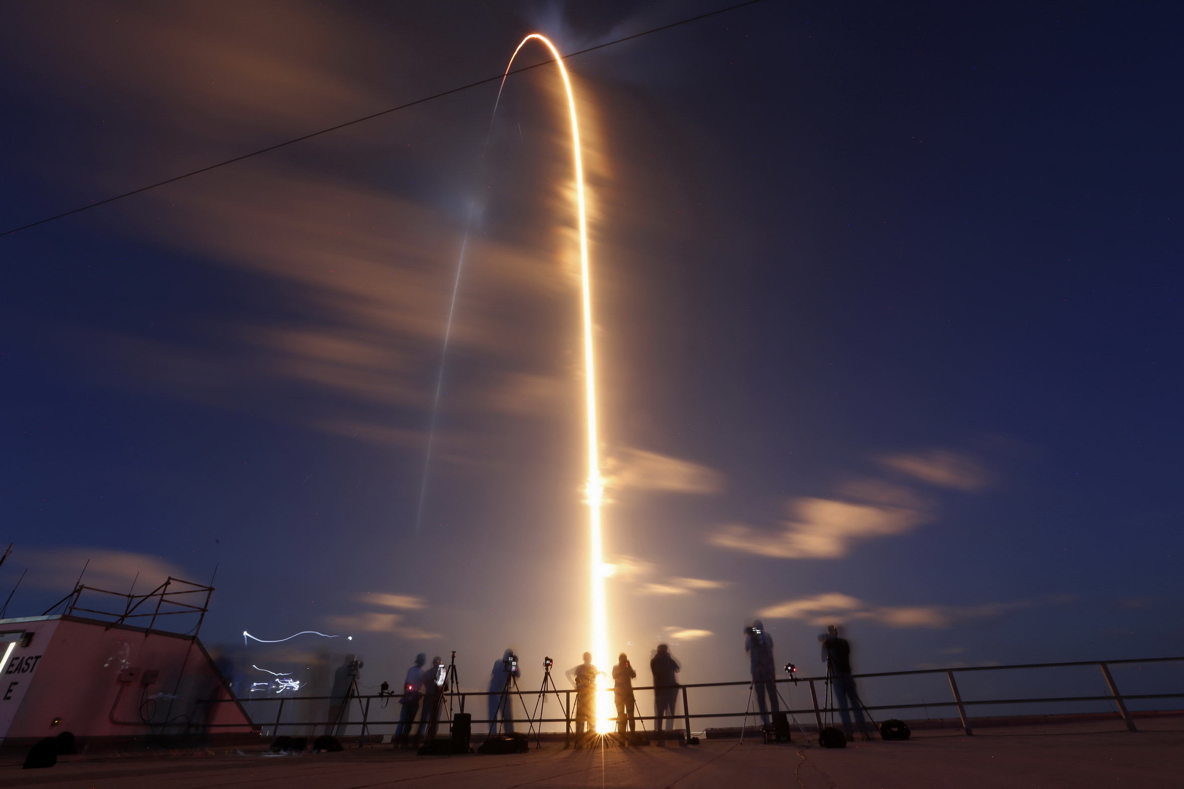 SpaceX的龍飛船「堅韌號」順利升空，將環繞地球飛行3天。（路透圖片）