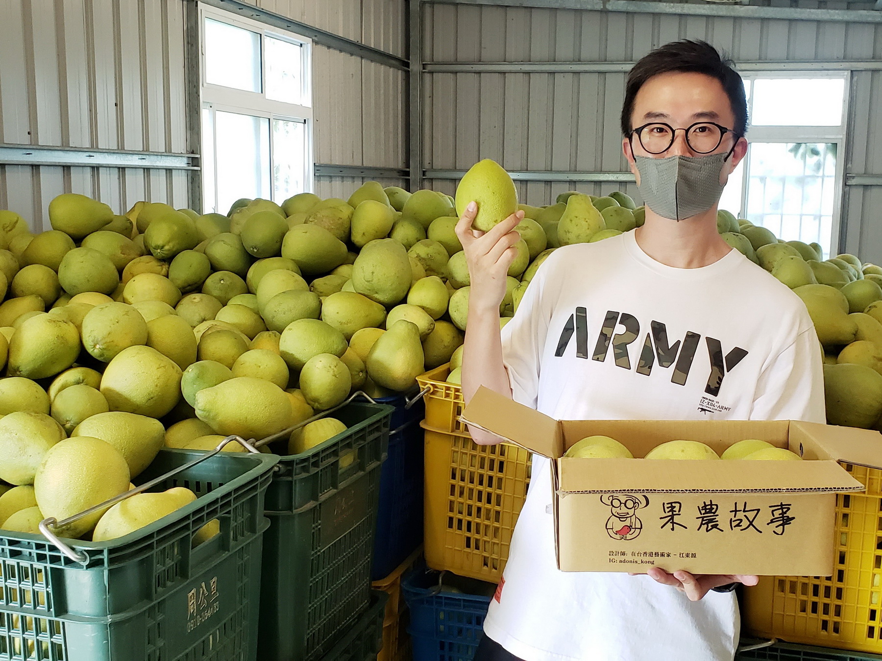陳浩鈞在疫情期間，創辦果農故事，外銷台灣水果。（受訪者提供圖片）