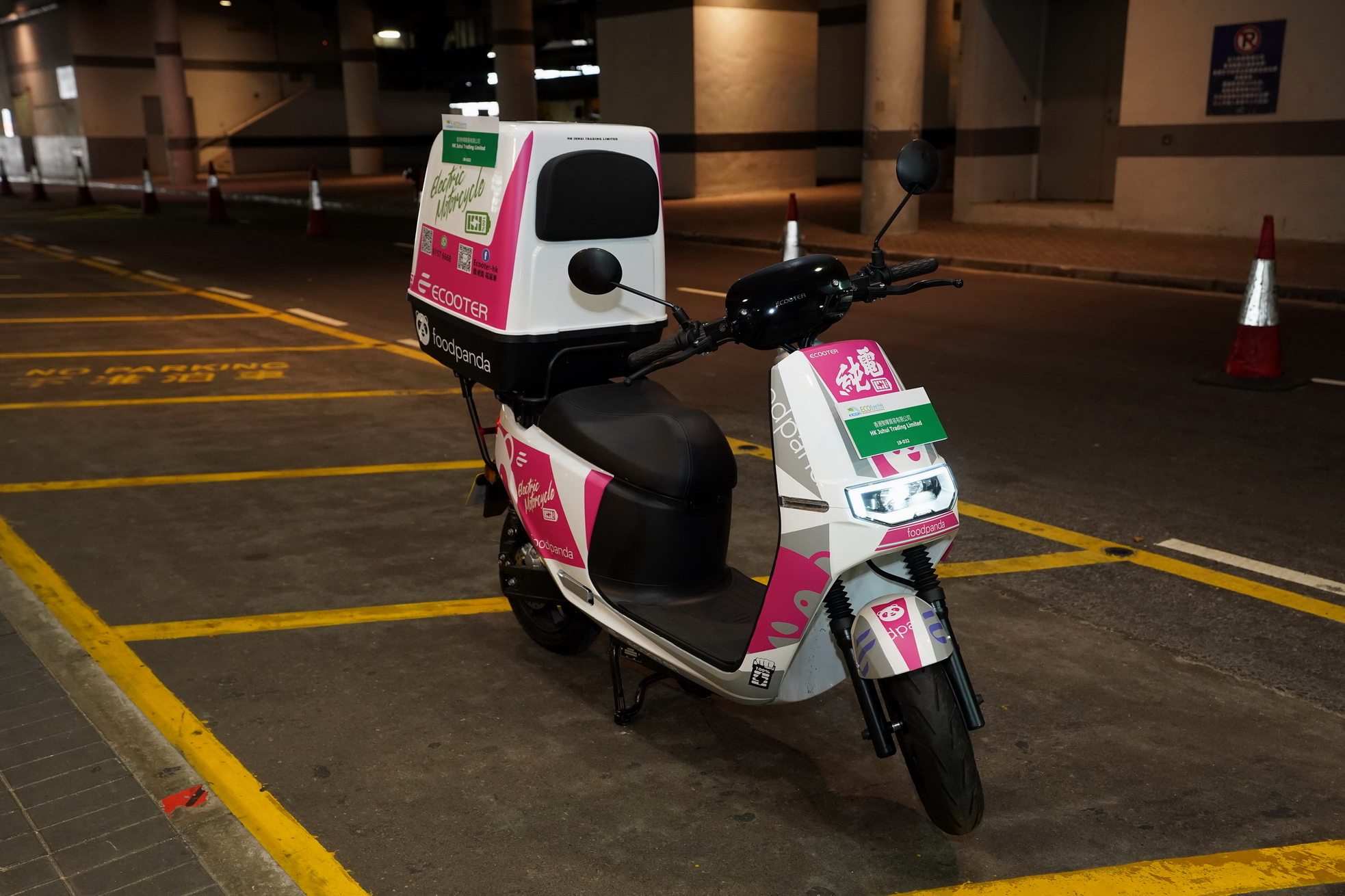 香港聚暉貿易在記者會帶來電動電單車，適合運送包裹及外賣速遞等用途。（貿發局提供圖片）