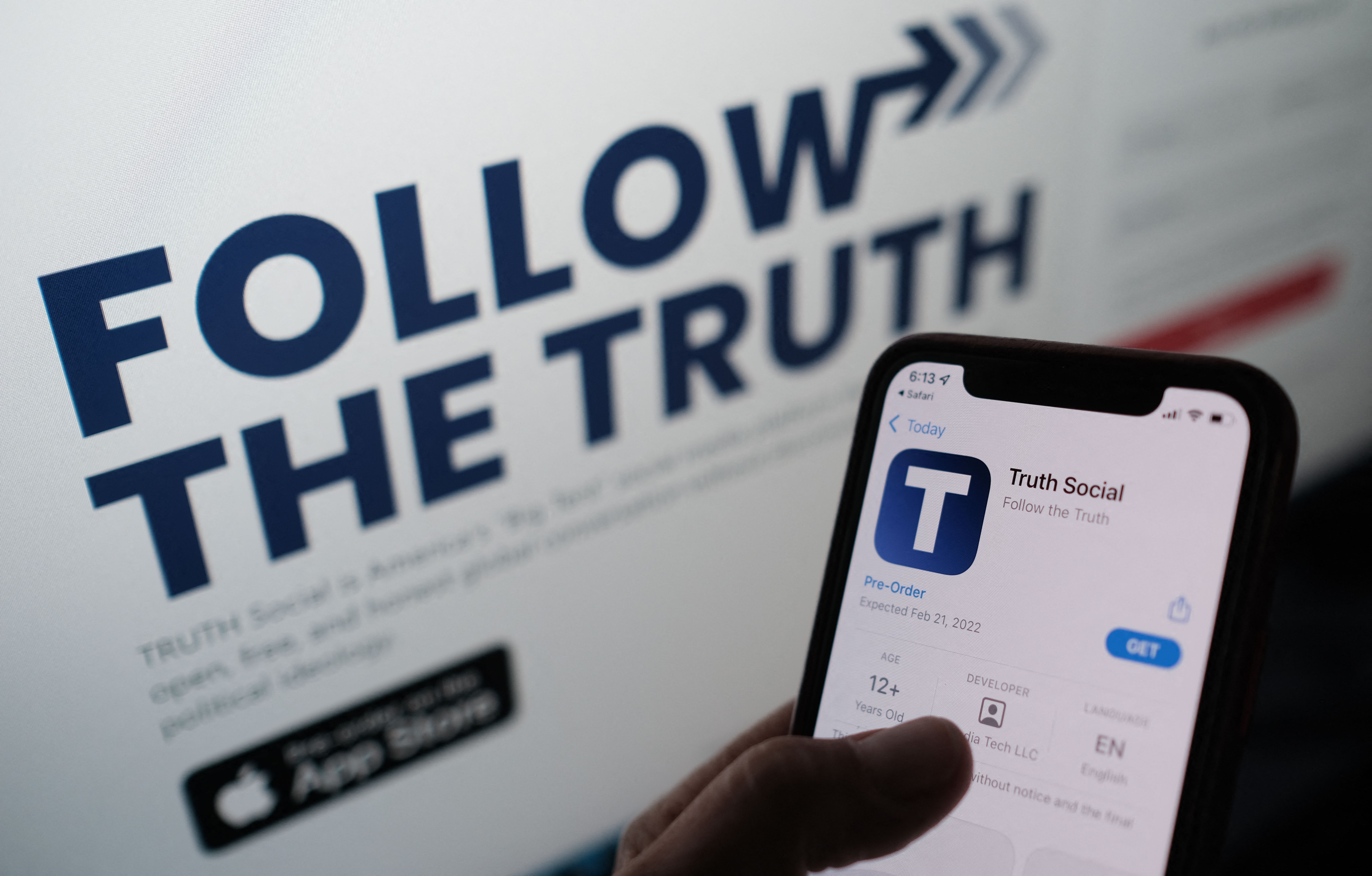 旗下頭炮是社交媒體平台TRUTH Social，其應用程式已於蘋果App Store上架。（法新社資料圖片）
