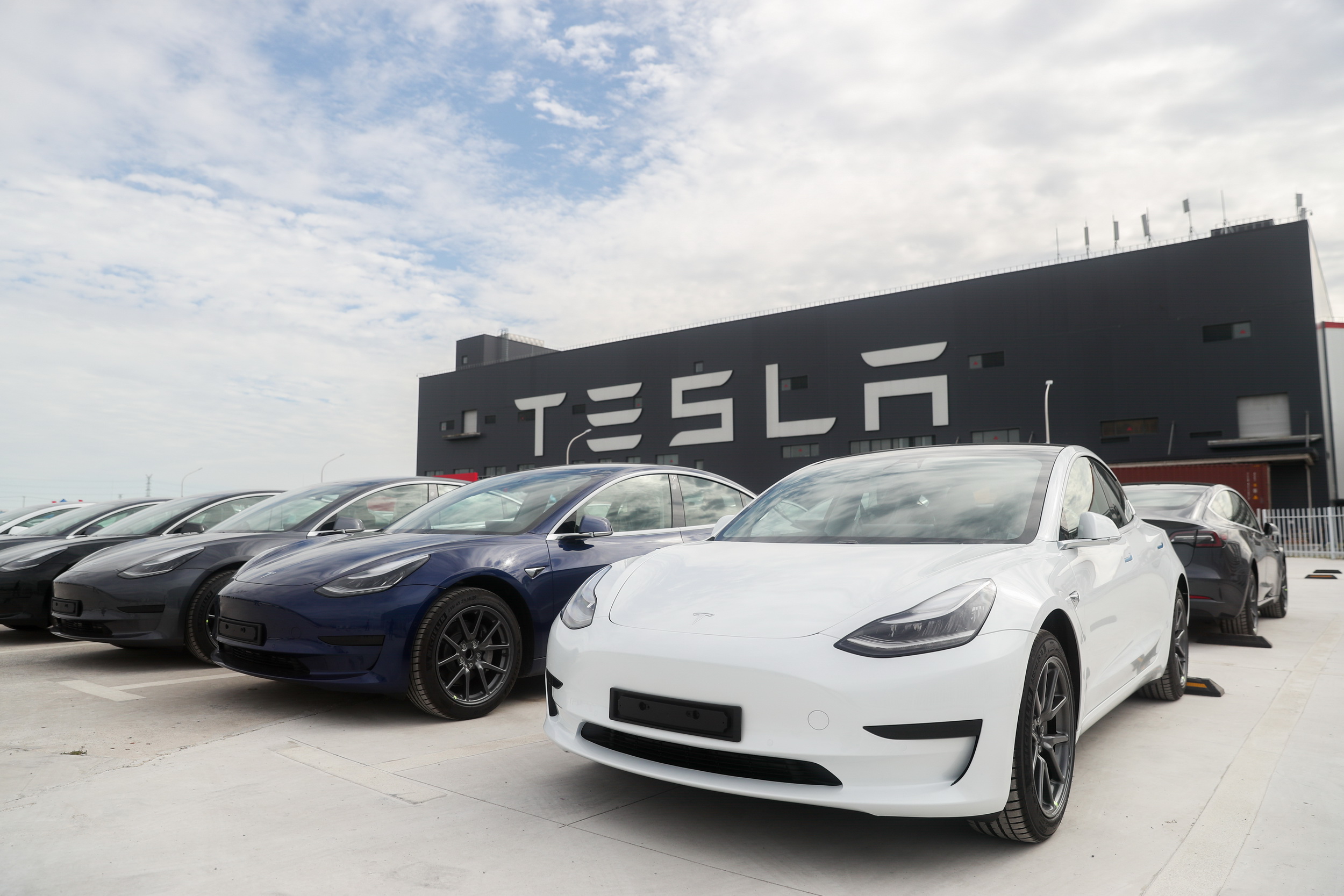 Tesla獲租車公司Hertz購買10萬輛電動車。（新華社資料圖片）