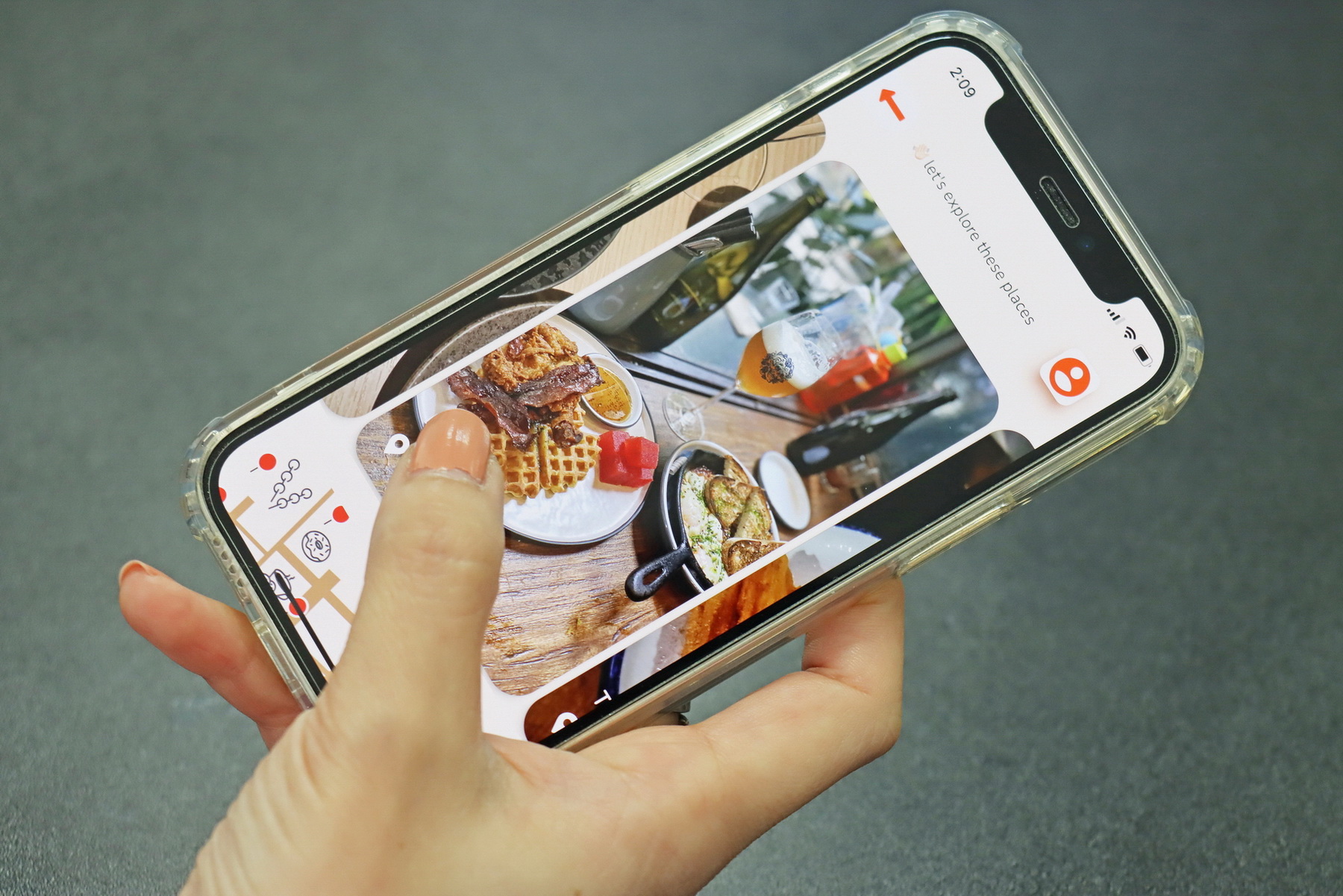 「蕾同」強調利用AI向用戶推介餐廳，杜絕廣告干擾。（何澤攝）