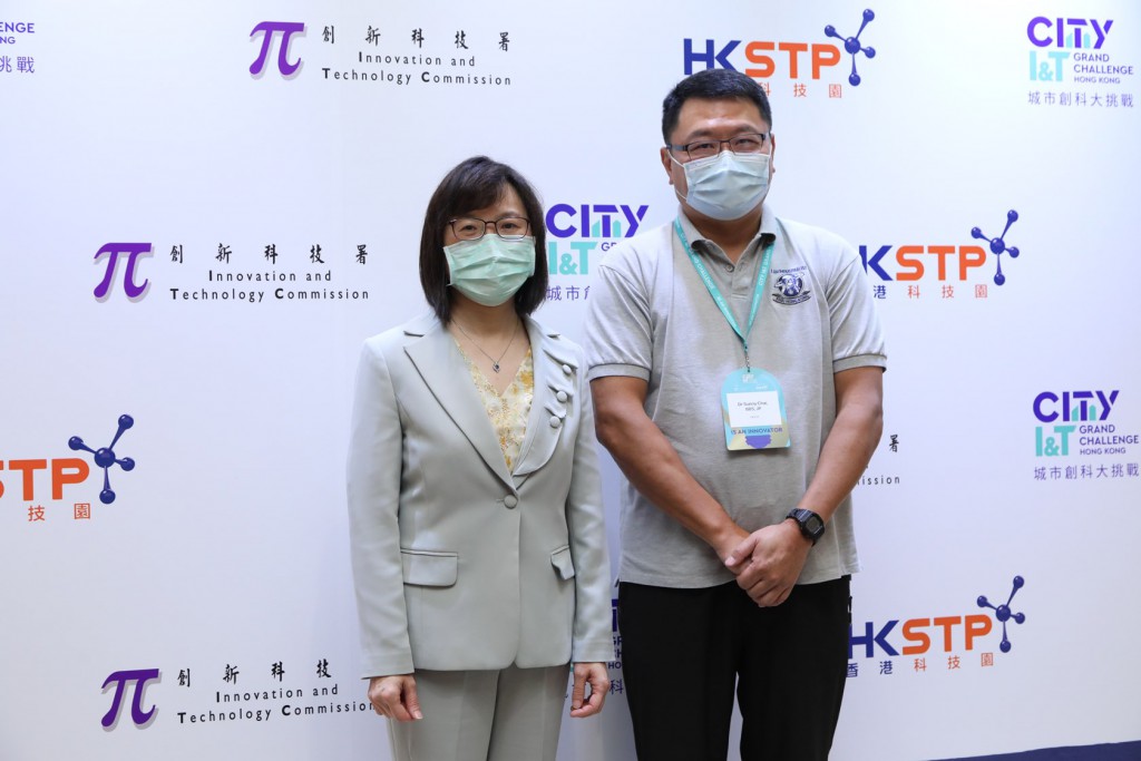 創新科技署署長潘婷婷及香港科技園公司主席查毅超一同會見傳媒並祝賀得獎者。