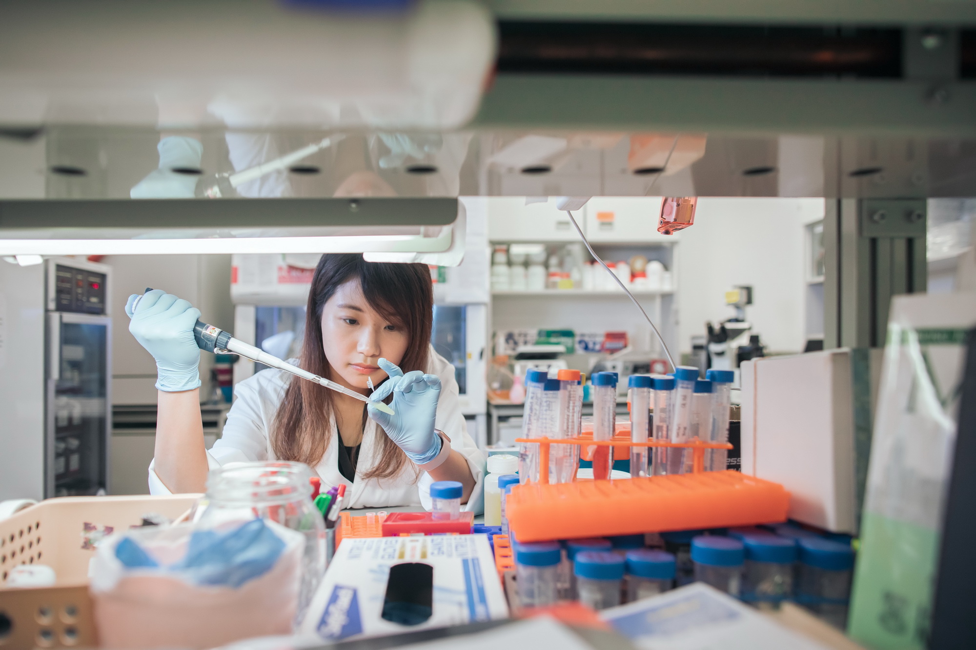 香港在生物科技方面有良好基礎，現時擁有超過250間從事相關產業的公司，各大專院校亦參與多項前瞻性的研究。（中新社資料圖片）