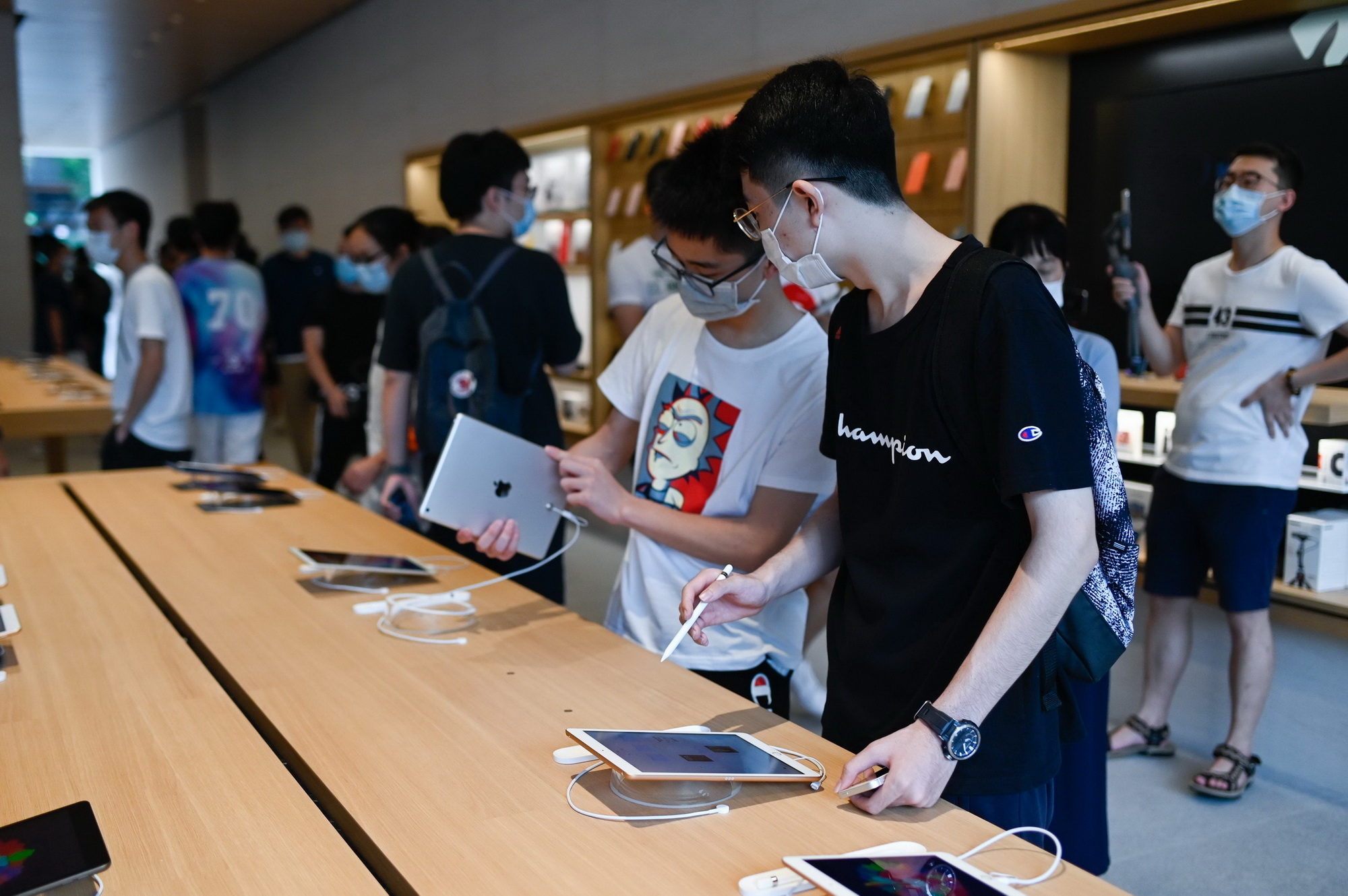 蘋果表示，會繼續跟南韓當局及開發者社群商討，期望得出共贏的方案。（設計圖片）