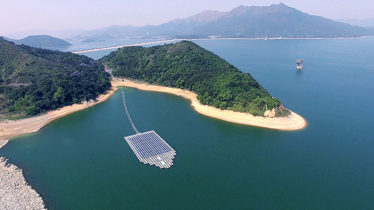 水務署在船灣淡水湖作為試點，安裝浮式太陽能發電系統。（水務署網站圖片）