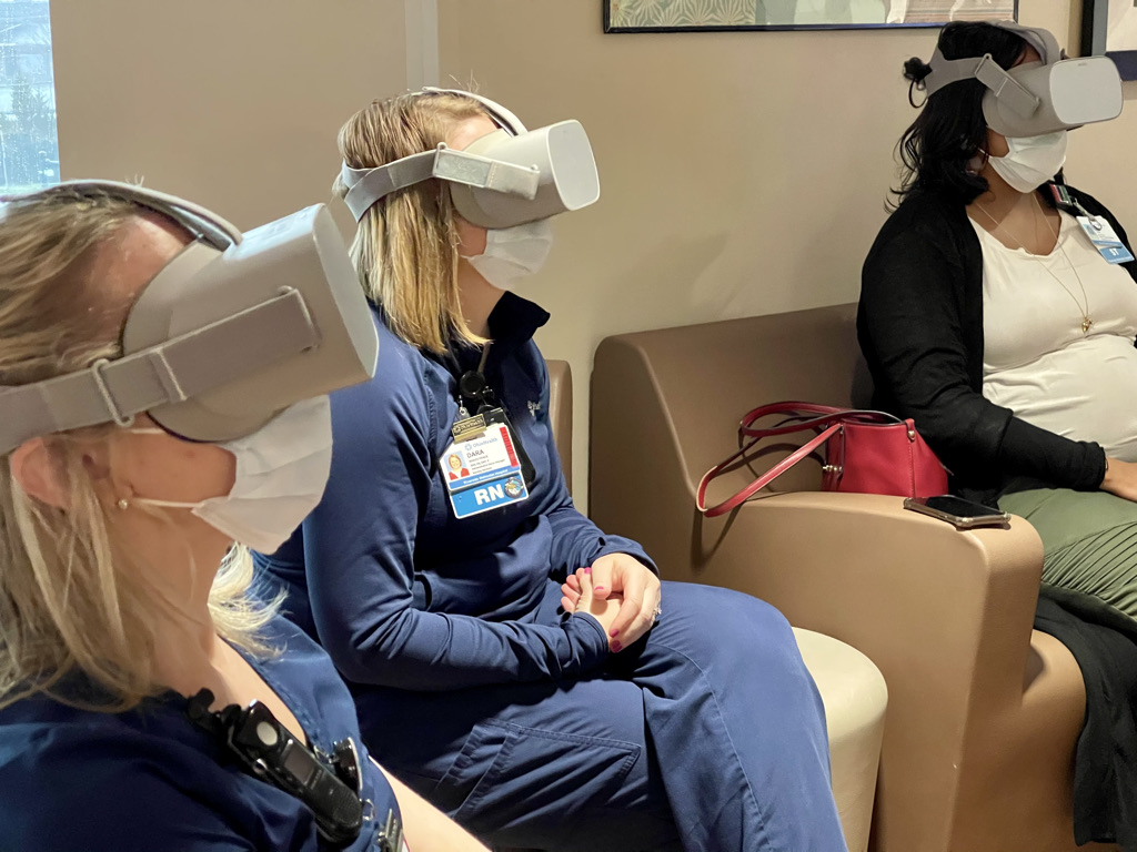 美國俄亥俄大學研究團隊邀請前線醫護戴上VR裝置，觀看研究人員到自然保護區拍下的影片，測試減壓效果。（網上圖片）