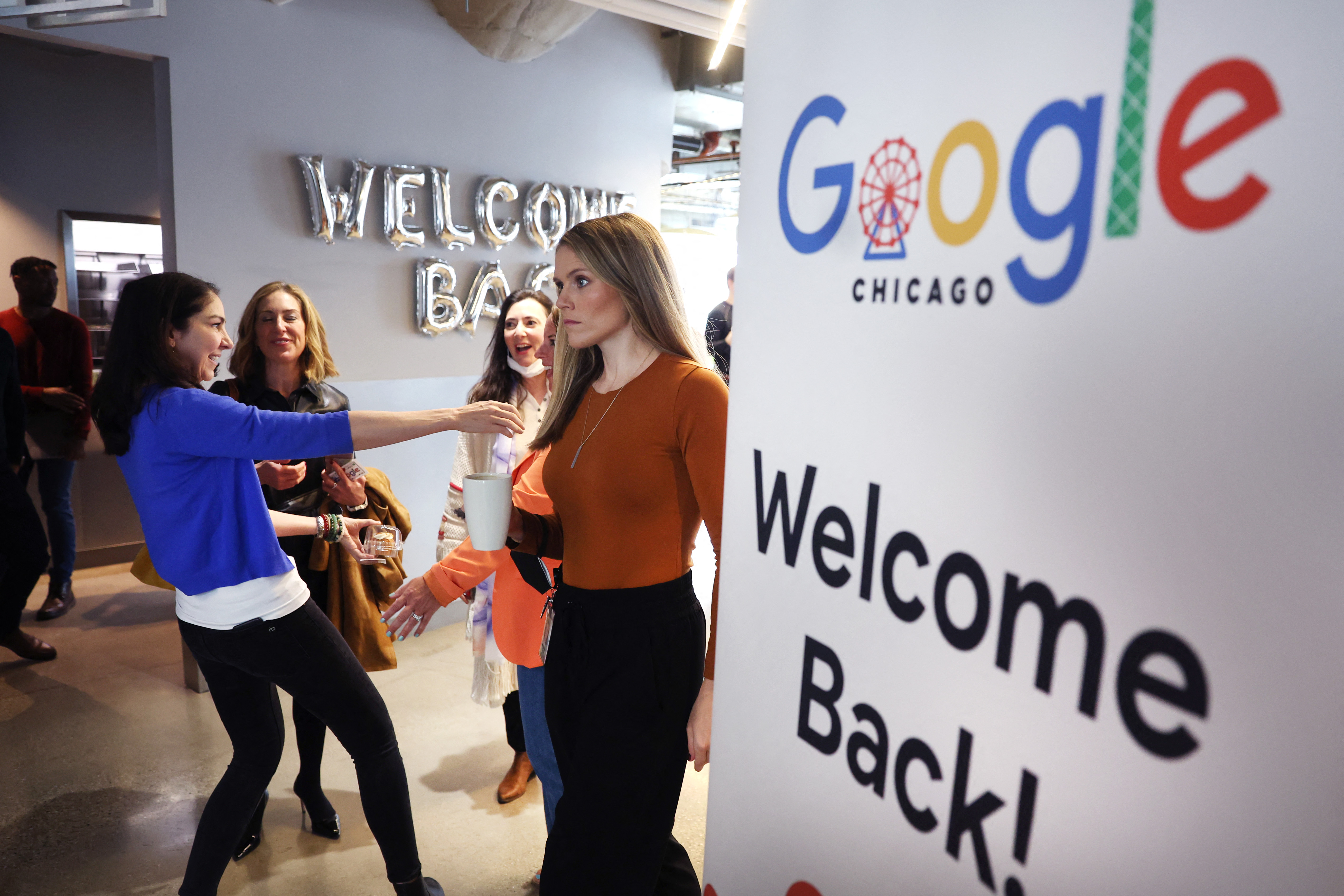 谷歌芝加哥辦公室上周舉行早餐會，歡迎重返辦公室的員工。（法新社圖片）