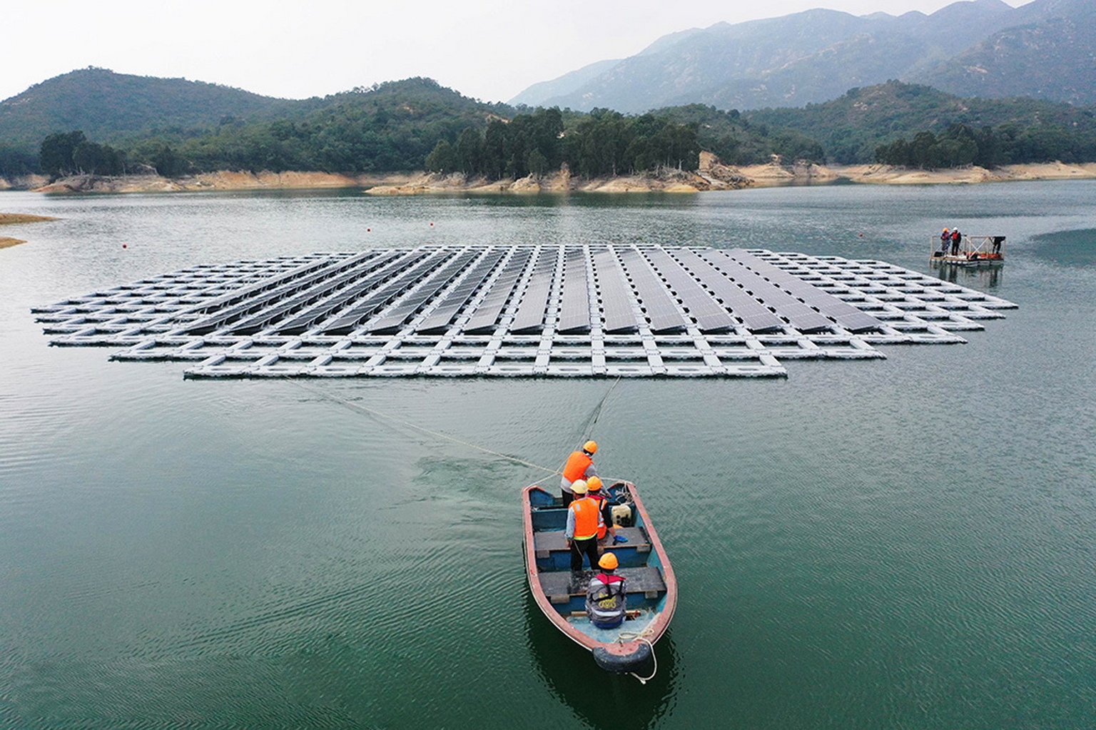 大欖涌水塘將完成安裝第三套浮動太陽能發電系統。（黃錦星網誌圖片）