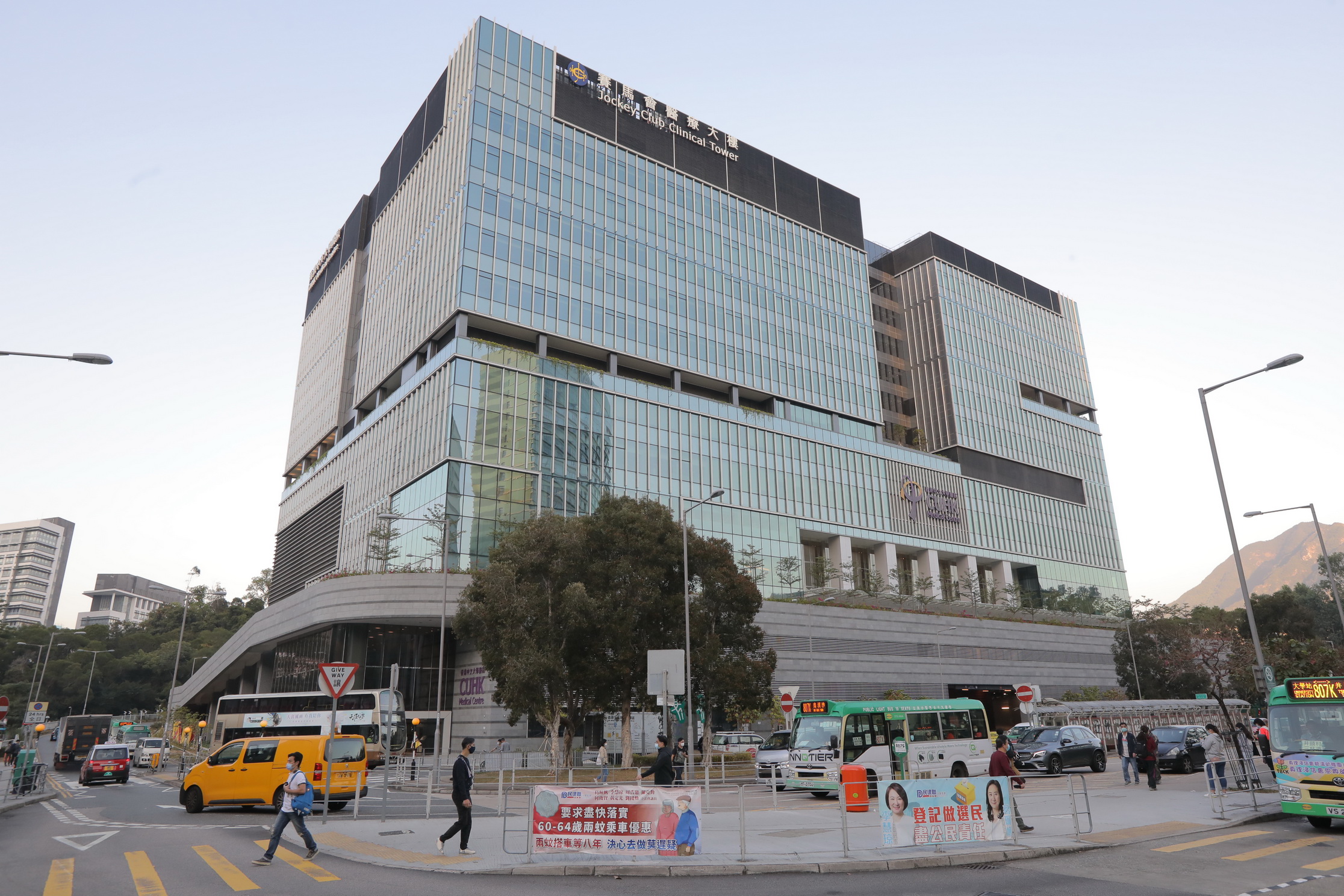 中大醫院為本港首間引入Versius系統的醫院。（信報資料圖片）