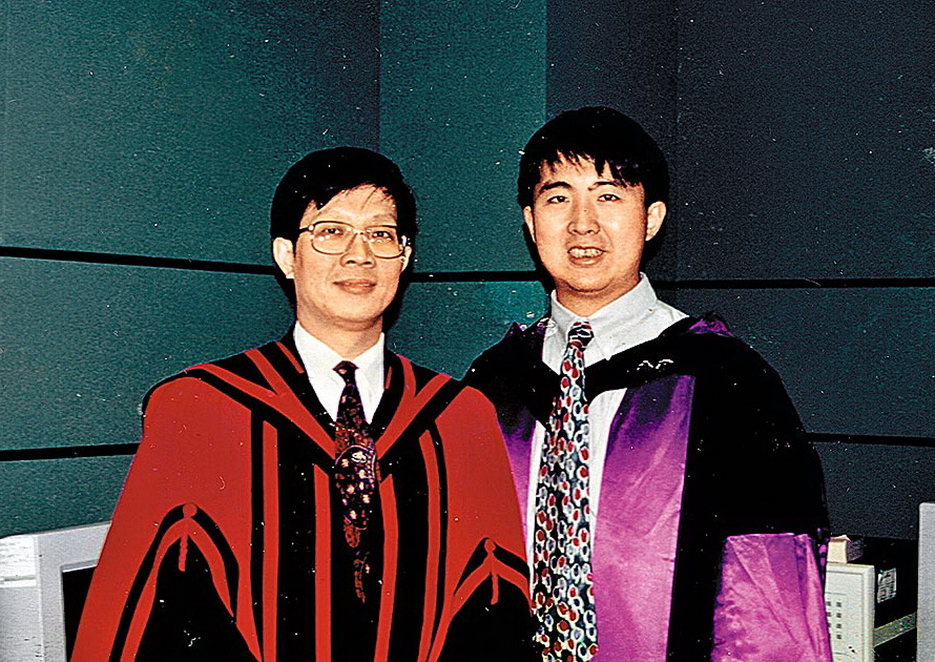 前中大電子工程系教授程伯中（左）是李丹（右）的博士論文導師。（受訪者圖片）