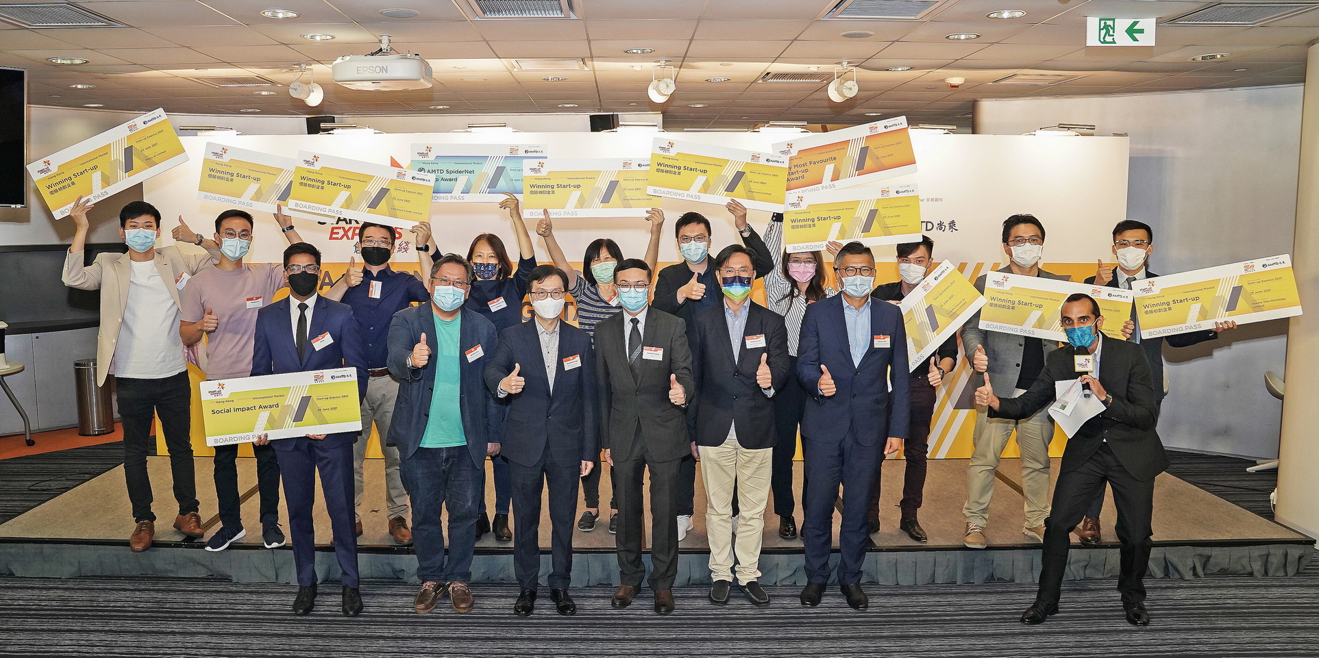 去年「創業快綫」決選選出10間優勝初創企業。（香港貿發局提供圖片）