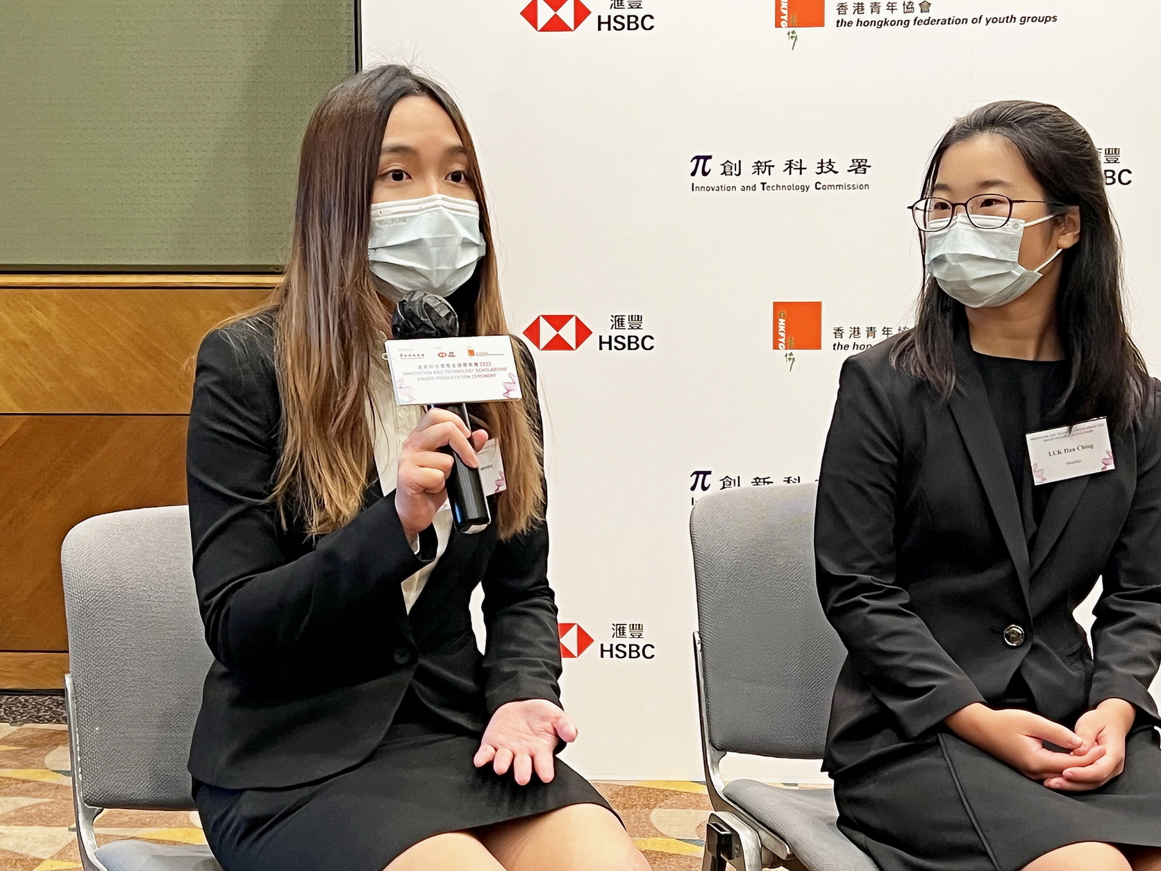 李懿（左一）表示，美國相當鼓勵醫科生創業，她計劃今年10月赴當地交流。（陳子健攝）