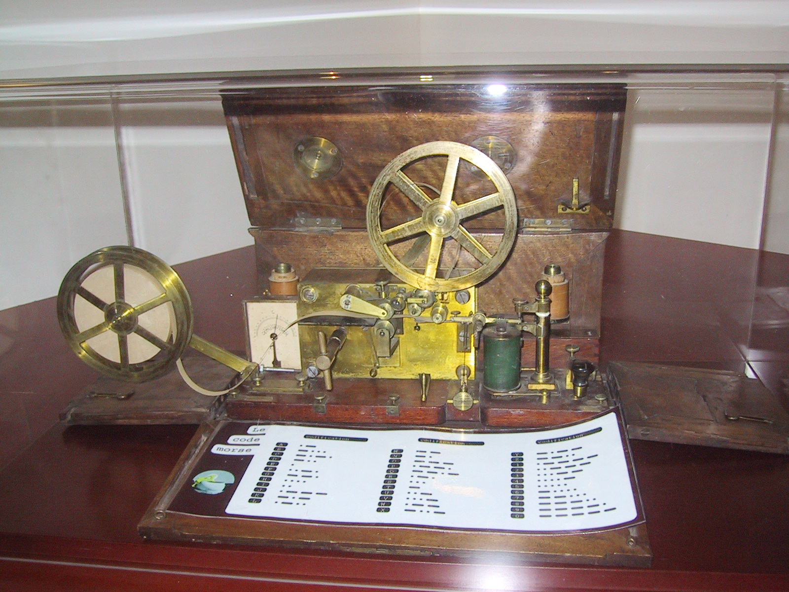 電報雖然成為歷史，但摩斯的發明已讓資訊科學浮上水面，成為日後電話及互聯網的參考對象。（維基百科圖片）