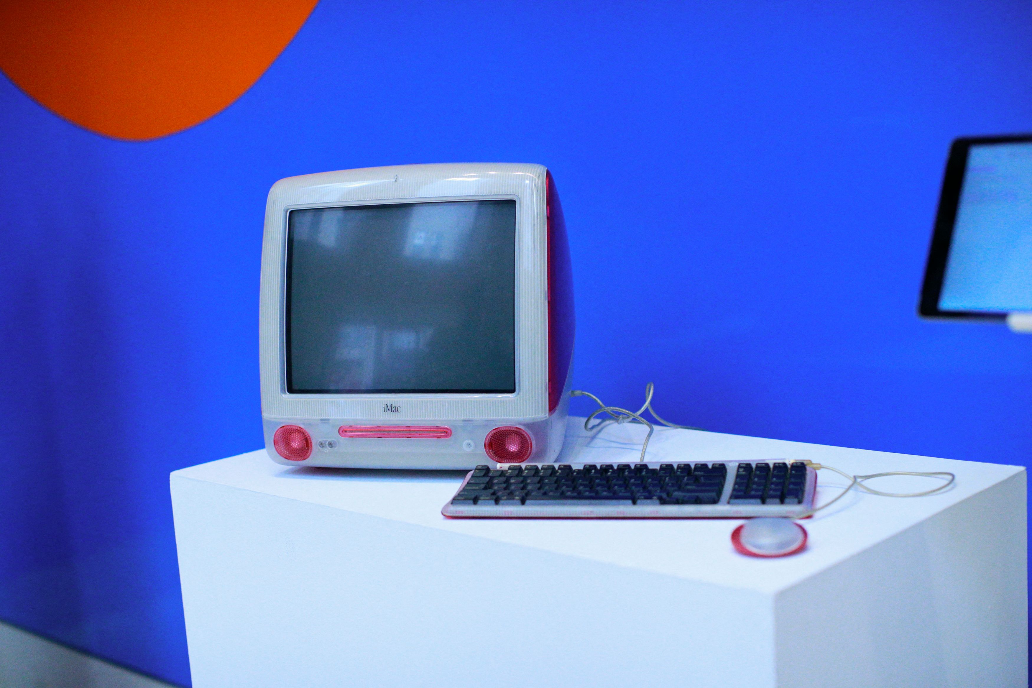 iMac G3機身半透明，於1998年首次亮相，其後推出多個版本。（法新社資料圖片）