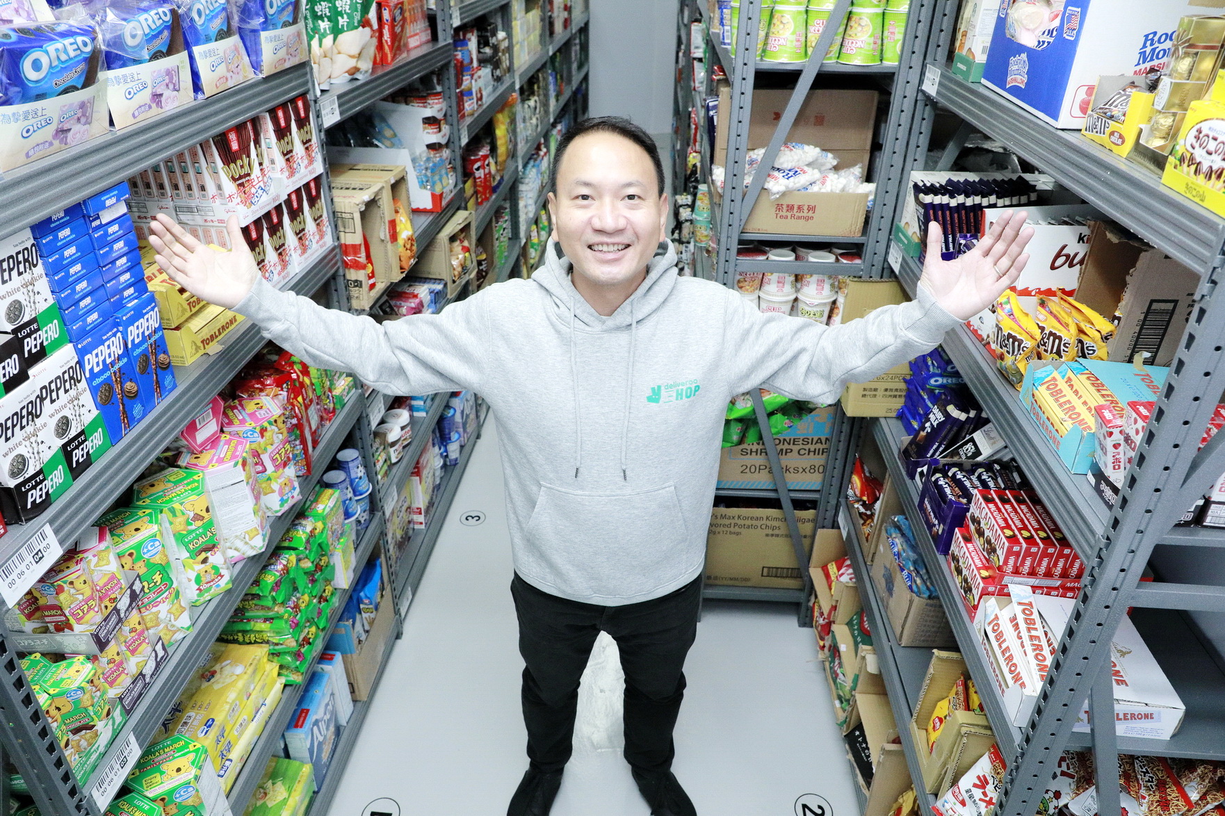 許志賢稱，「戶戶超市」首階段能提供1200種貨品，期望在今年內增至2000種。（黃勁璋攝）