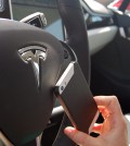Tesla Motors將作業系統升級 可用iPhone揸車