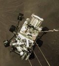 「毅力號」開啟NASA首次採用的地形相對導航系統，打開攝影機尋找安全的着陸點。（美國太空總署圖片）